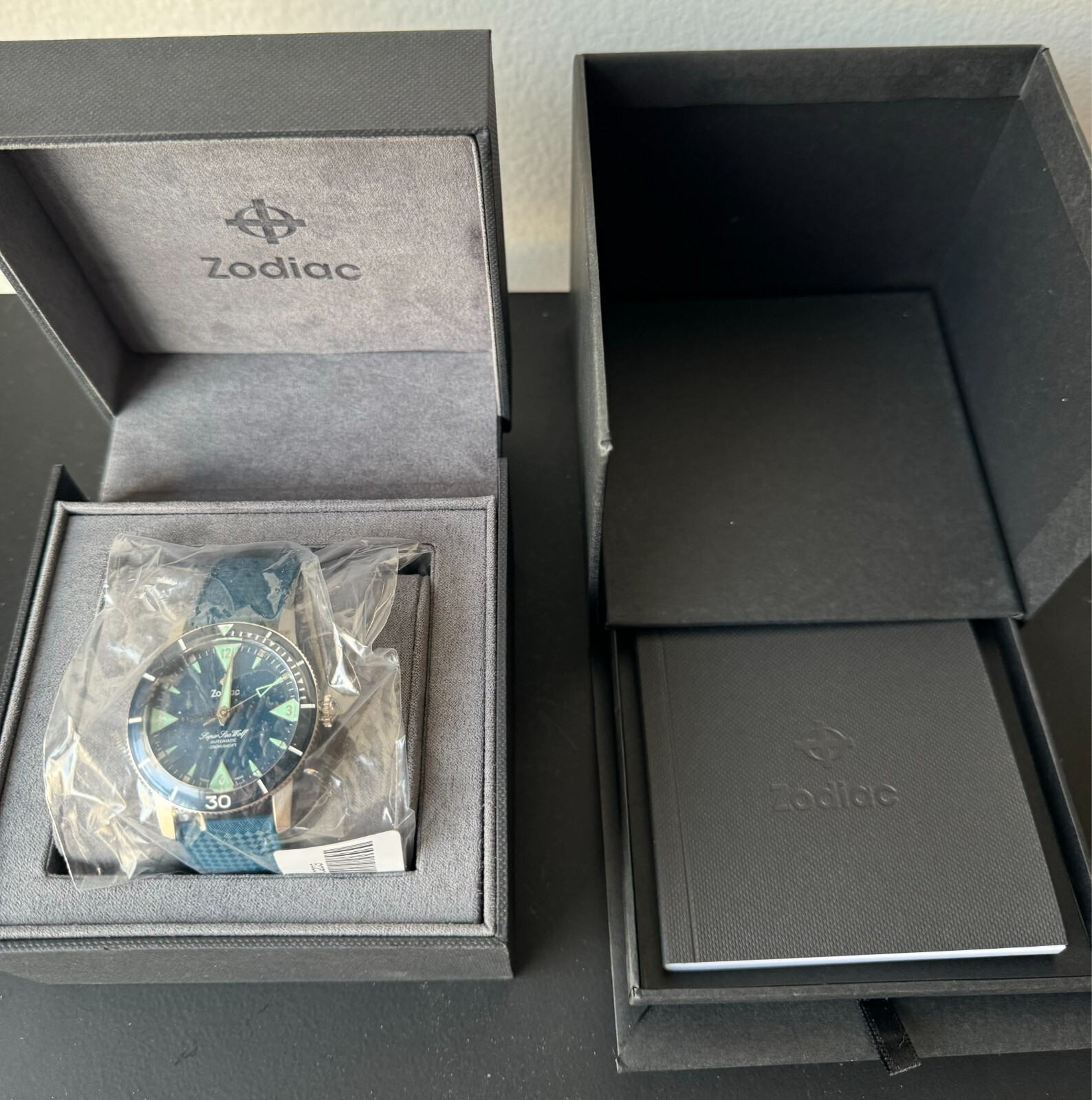 Zodiac ZO9217 Super Sea Wolf Skin Steel 39 mm Blue Dial Automatic Men’s Watch