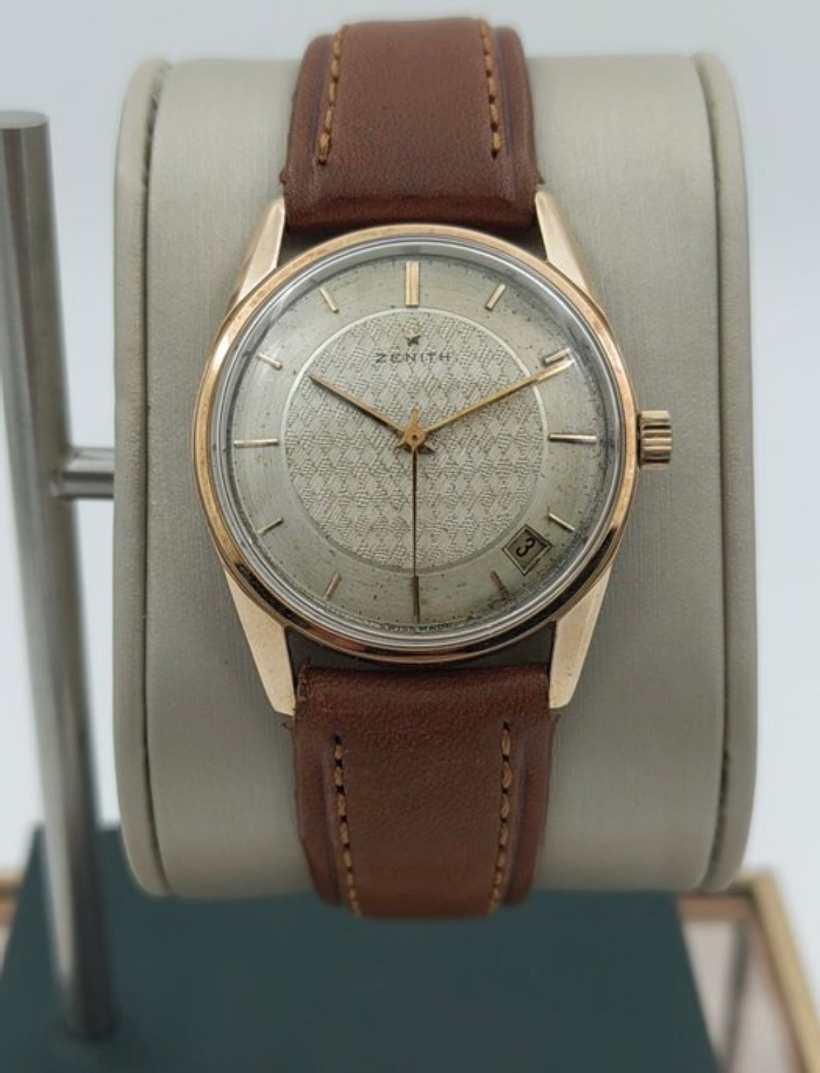 Zenith Vintage “Stellina” – Cal. 2635 – Extremely Rare Linen Dial – c. 1960