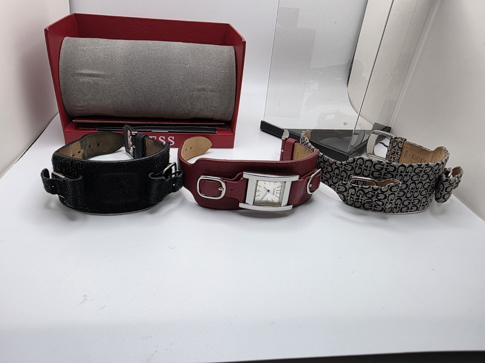 Guess Women’s Cuff Watch Gift Set 3 Interchangeable Bands Brand New With Case
