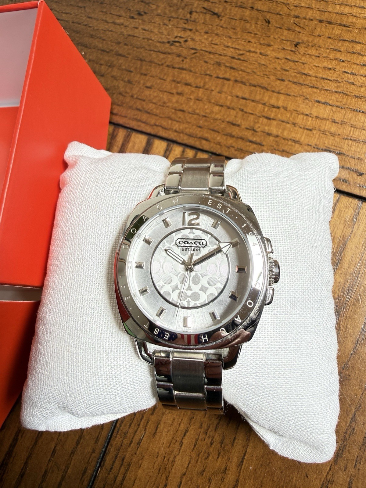 Coach Quartz Silver Dial Stainless Steel Bracelet Watch 30m 40-43.9mm Box