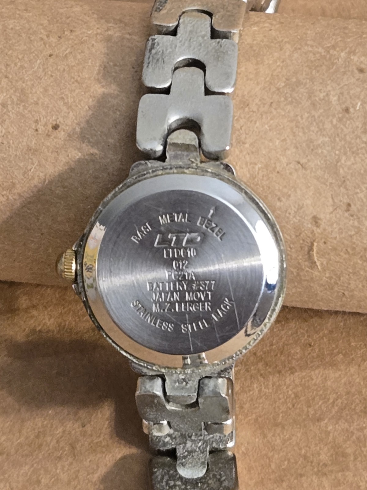 2 Vintage Ladies Quartz Watches Carriage & LTD – UNTESTED Lot / See description