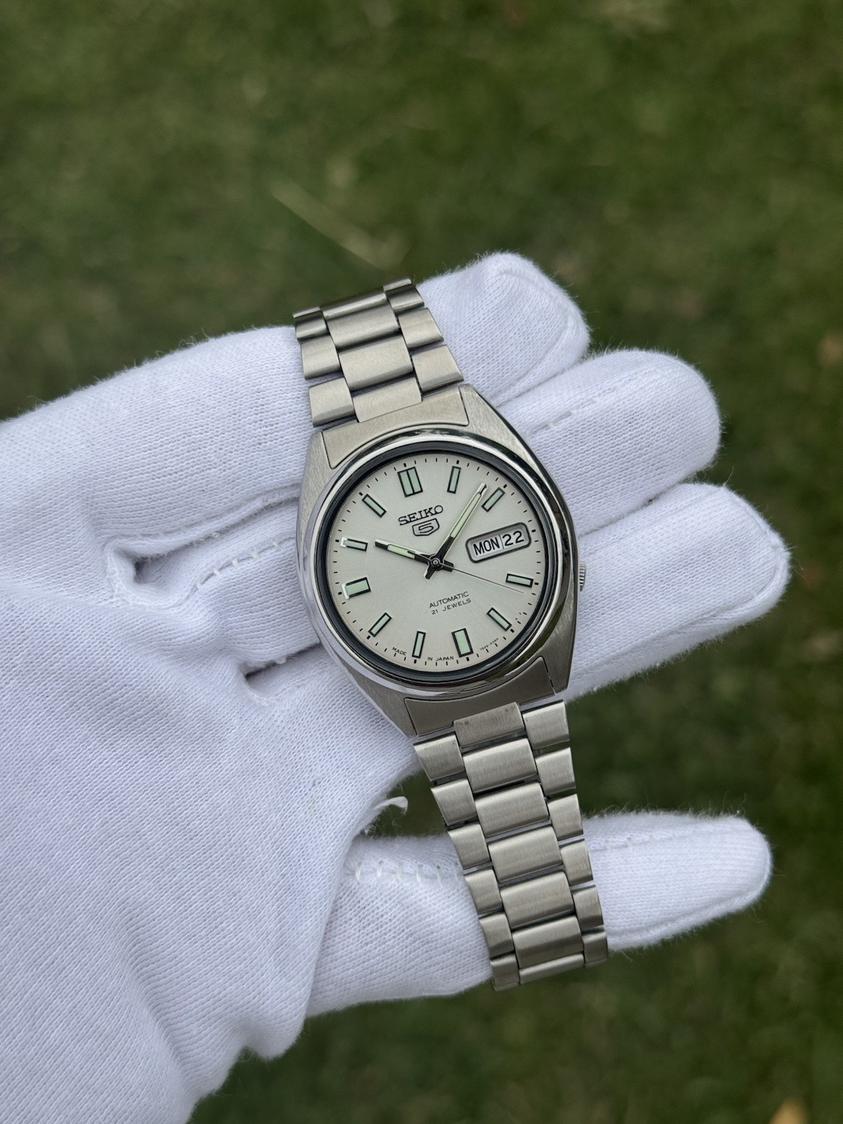 Vintage Seiko 5 Automatic 7S26 Mens Wrist Watch White Dial Day Date Japan 21J