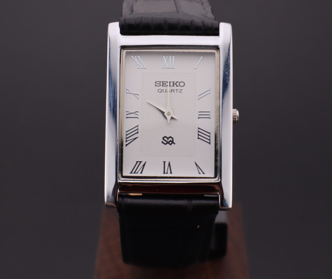 Vintage Seiko Slim White Dial Gentlemen’s Quartz Wrist Watch – FREE SHIPPING