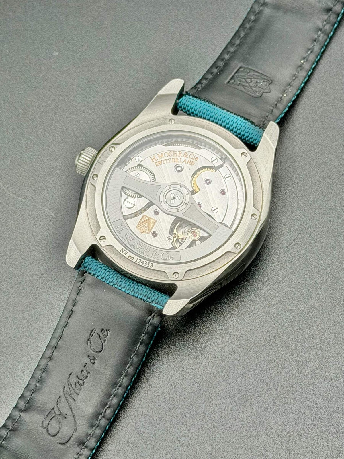 H. Moser & Cie Pioneer Centre Seconds Blue Lagoon fumé 3200-1214 43mm Stainless
