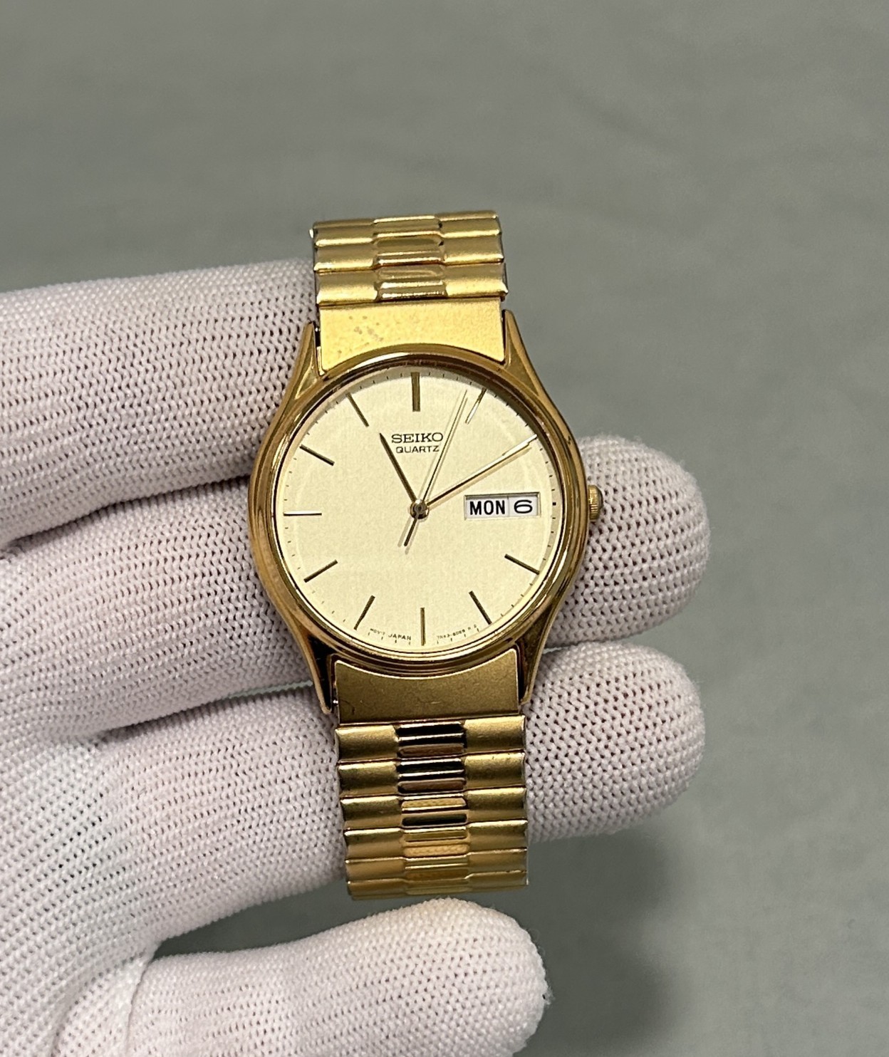 Vintage Seiko 7N43-8A89 Quartz Watch Champagne Dial Day Date Gold Tone Runs