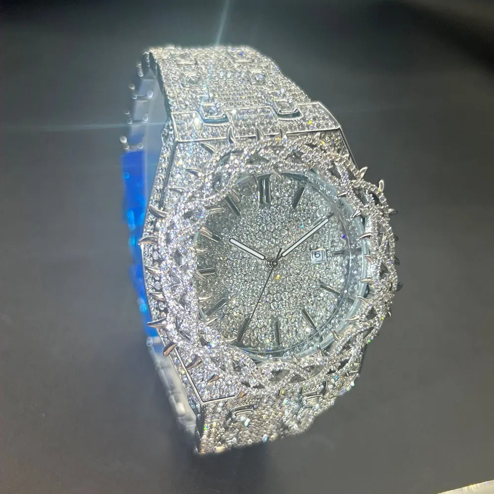 Luxury Men’s Quartz Watch – Thorn Crown Iced Diamond Design/ fashion/ stylish