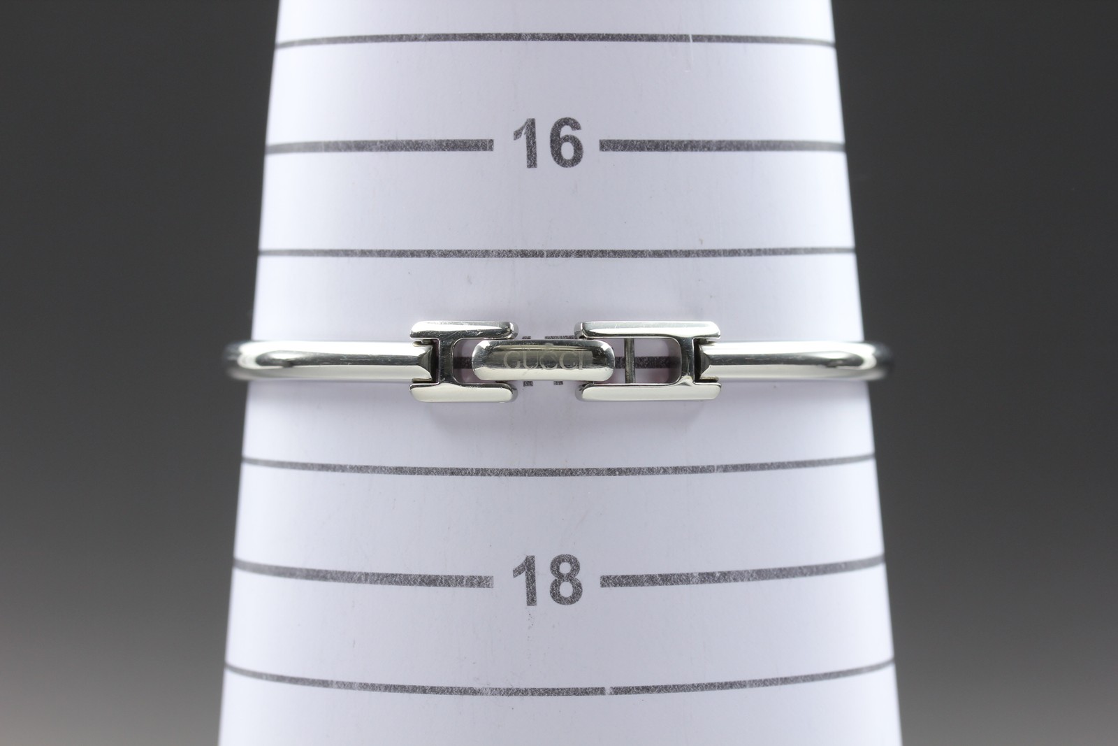 [Near MINT] Vintage Gucci 1900L 20mm Black Silver Bangle Quartz Women’s Watch