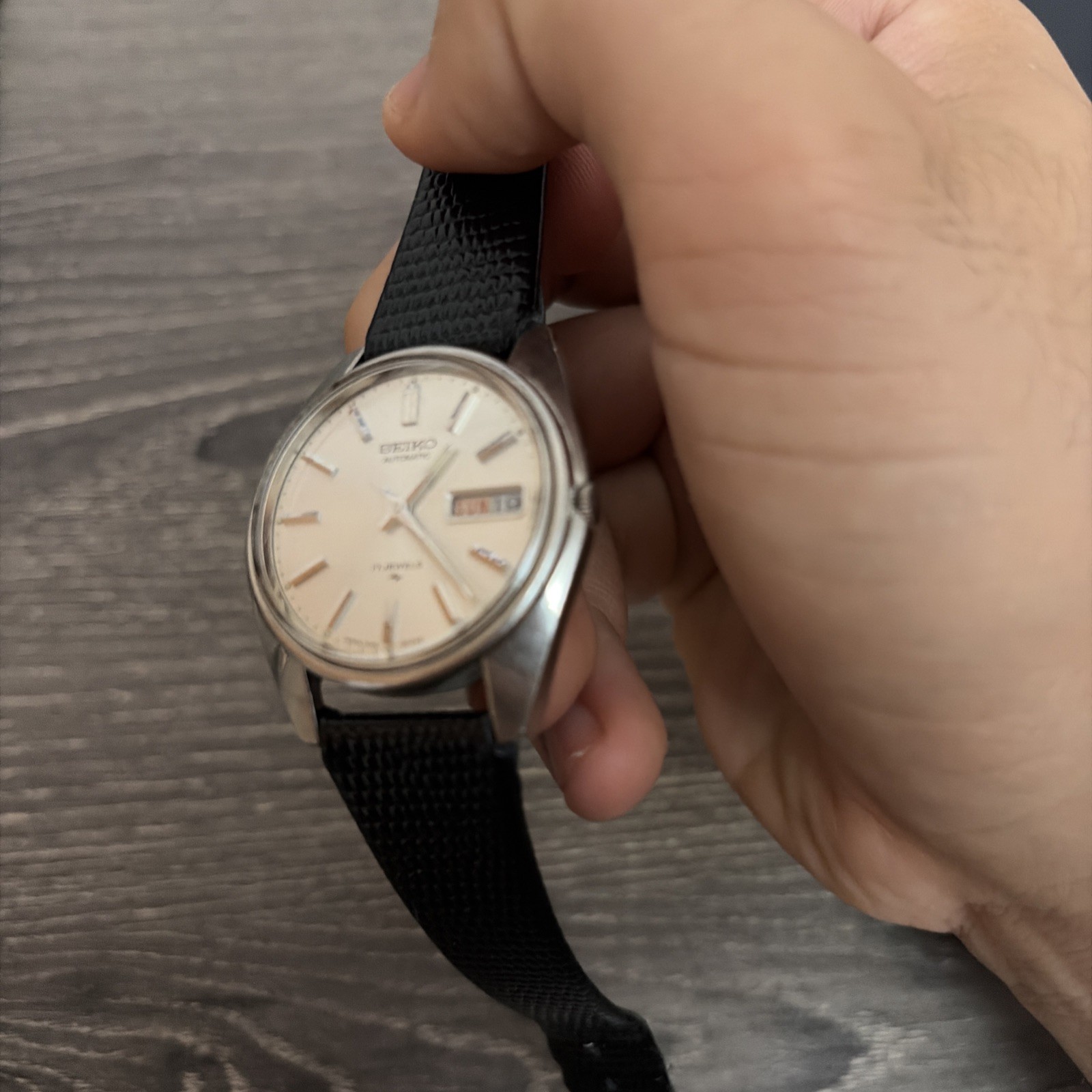 Seiko Automatic 17 Jewels Silver Dial Black Leather Date Wristwatch