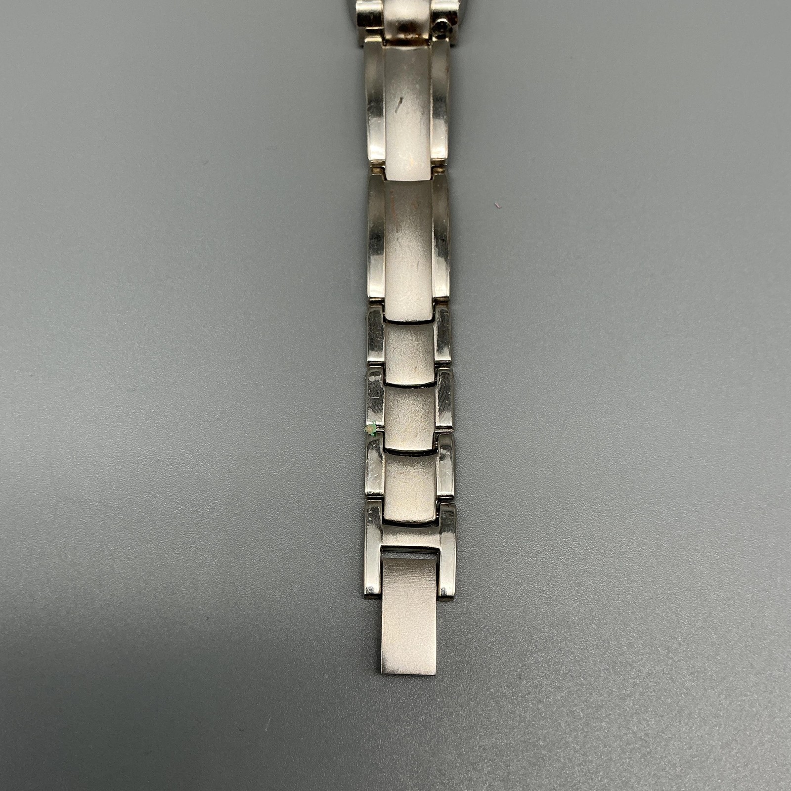Silver Tone Womens Watch 18mm Cream Dial Hidden Bangle New Battery 7.75″