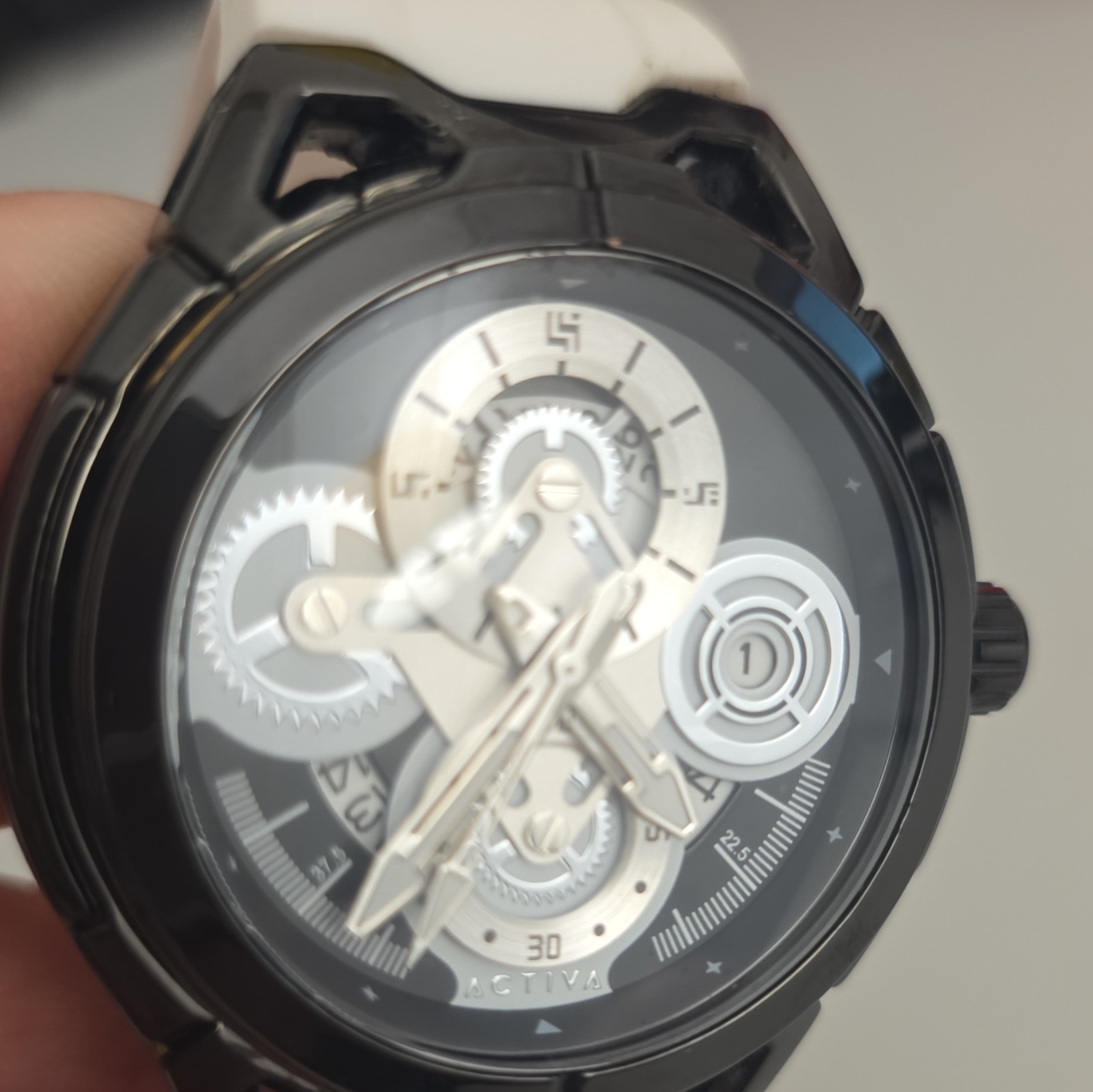 Activa Quartz Analog 44mm Black Plastic Case White Rubber Strap Date 30m