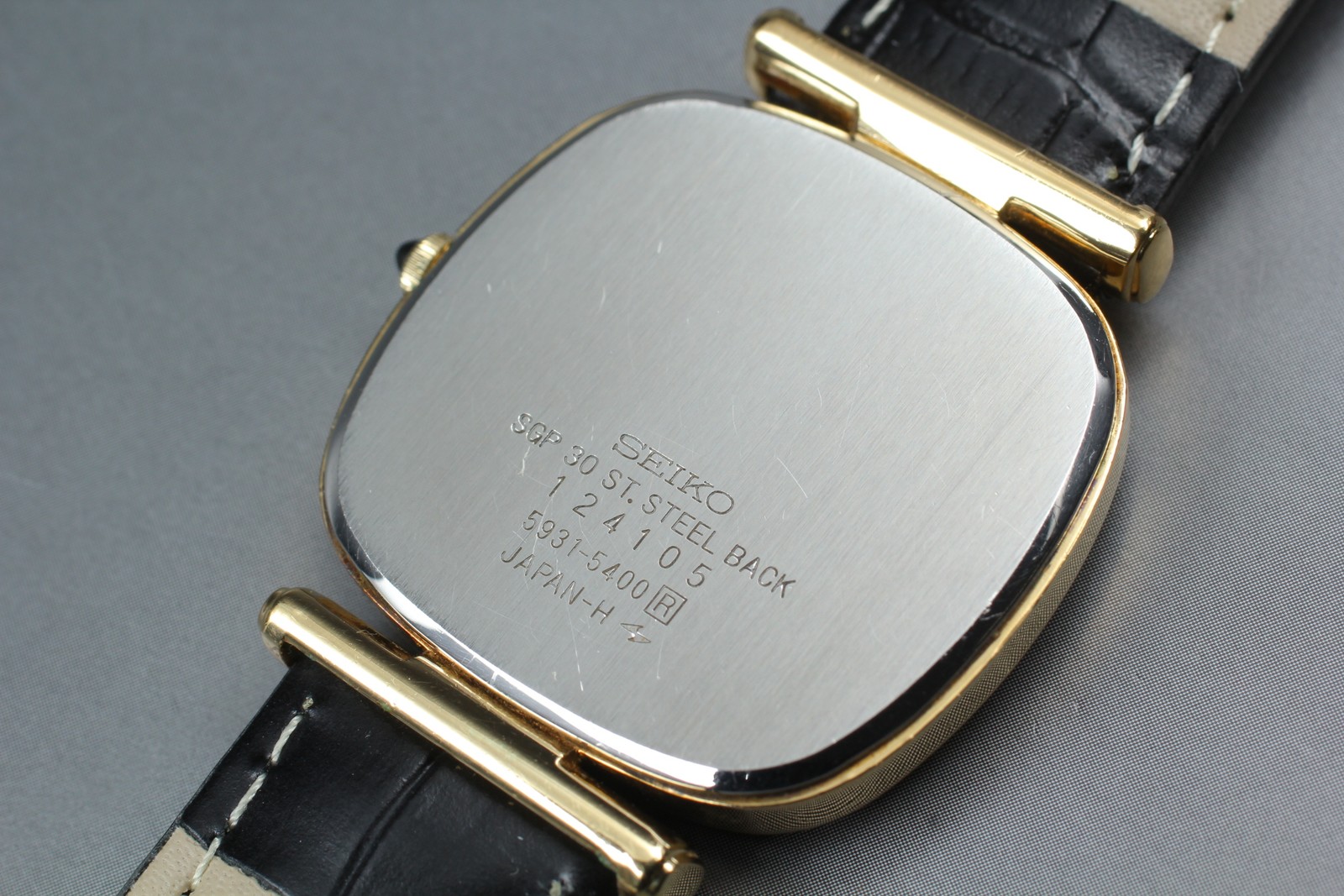 MINT SEIKO Dolce 5931-5400 White Dial Roman Quartz Mens Vintage Watch From JAPAN