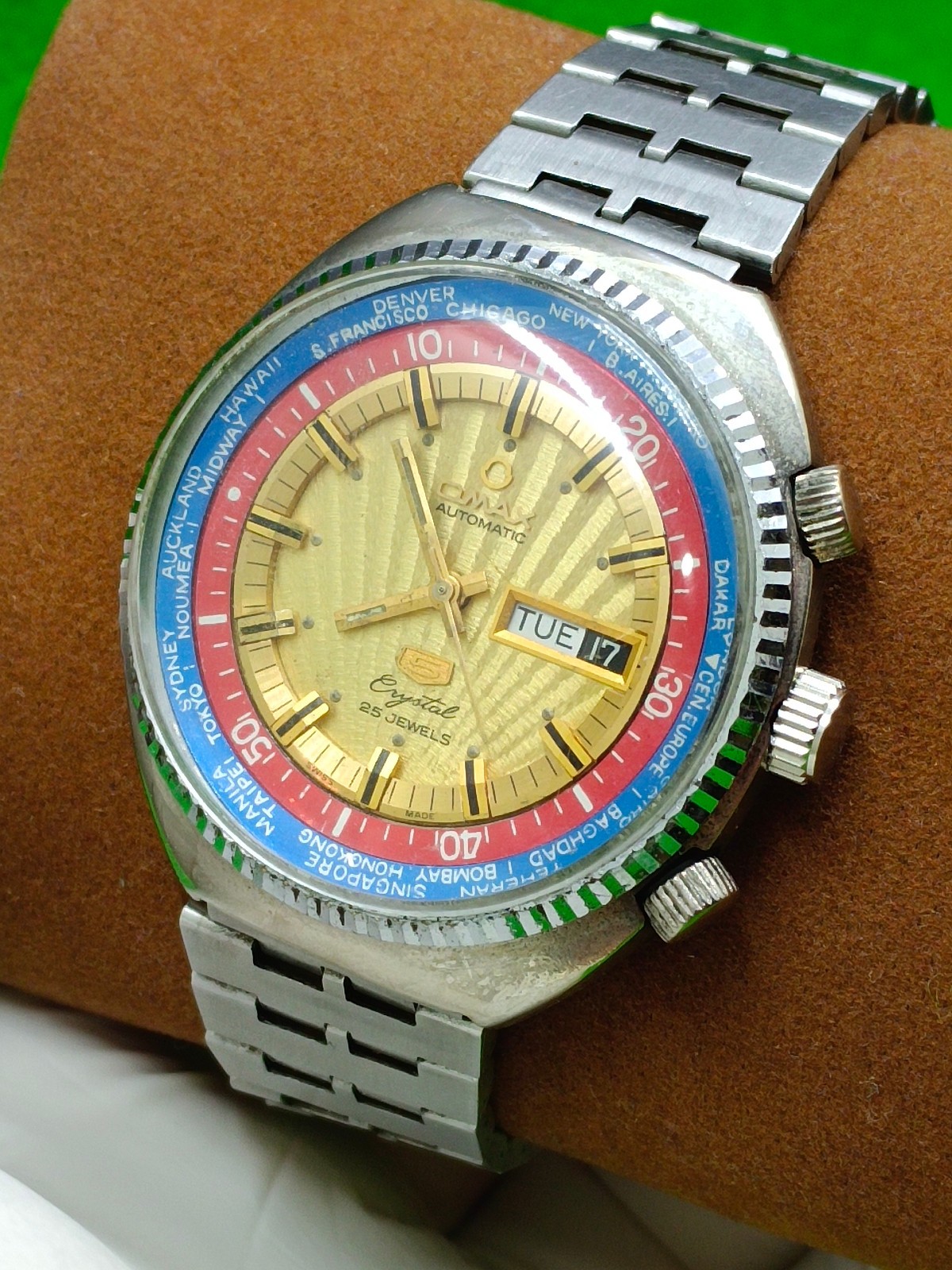 Vintage Omax 5 Crystal Automatic World Diver Rotating Inner Ring Swiss Men Watch