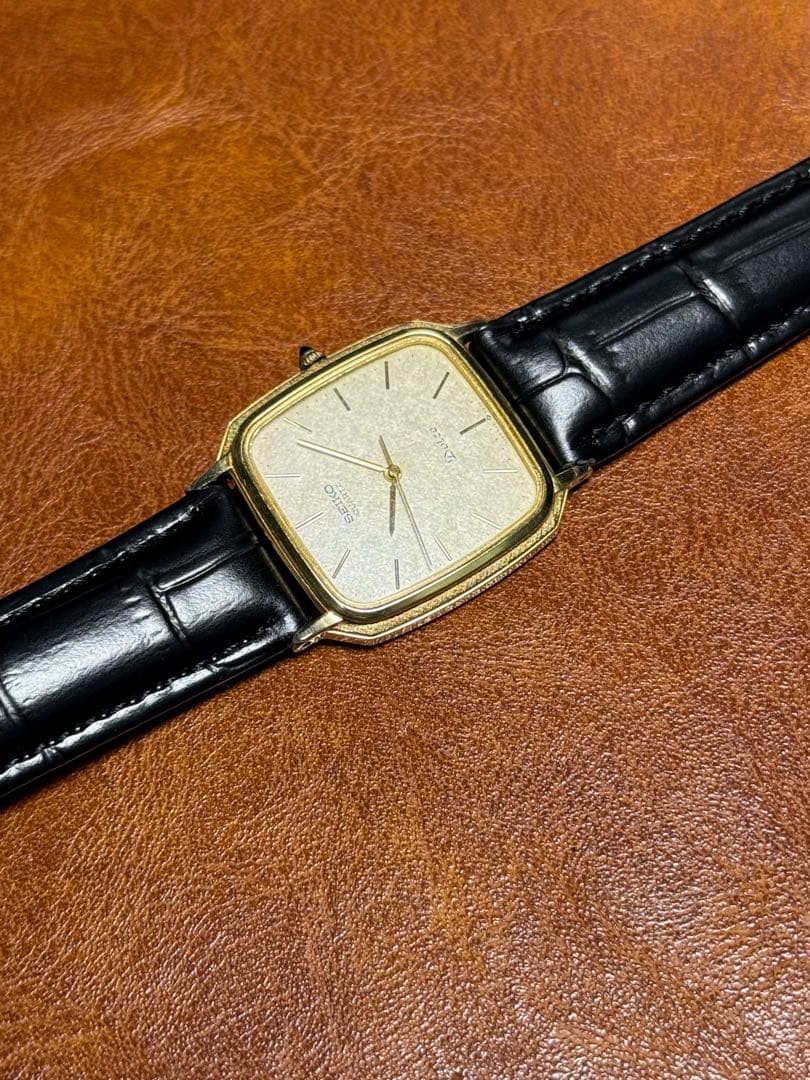SEIKO Dolce 9521-5220 Quartz Mens Watch Gold Rectangular 1984 New Battery Japan