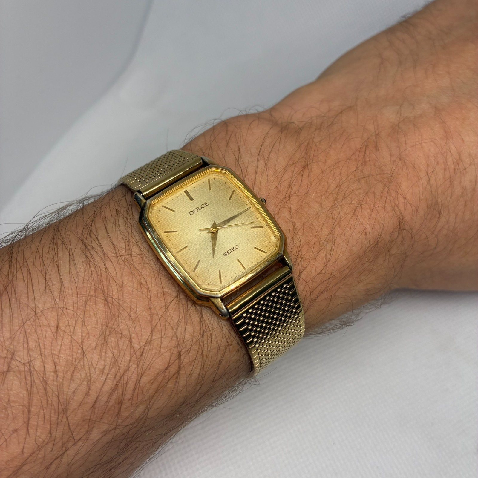 Seiko Dolce 8N41-5120 Men Watch Gold Tone Linen Dial Tank Square Mesh Band