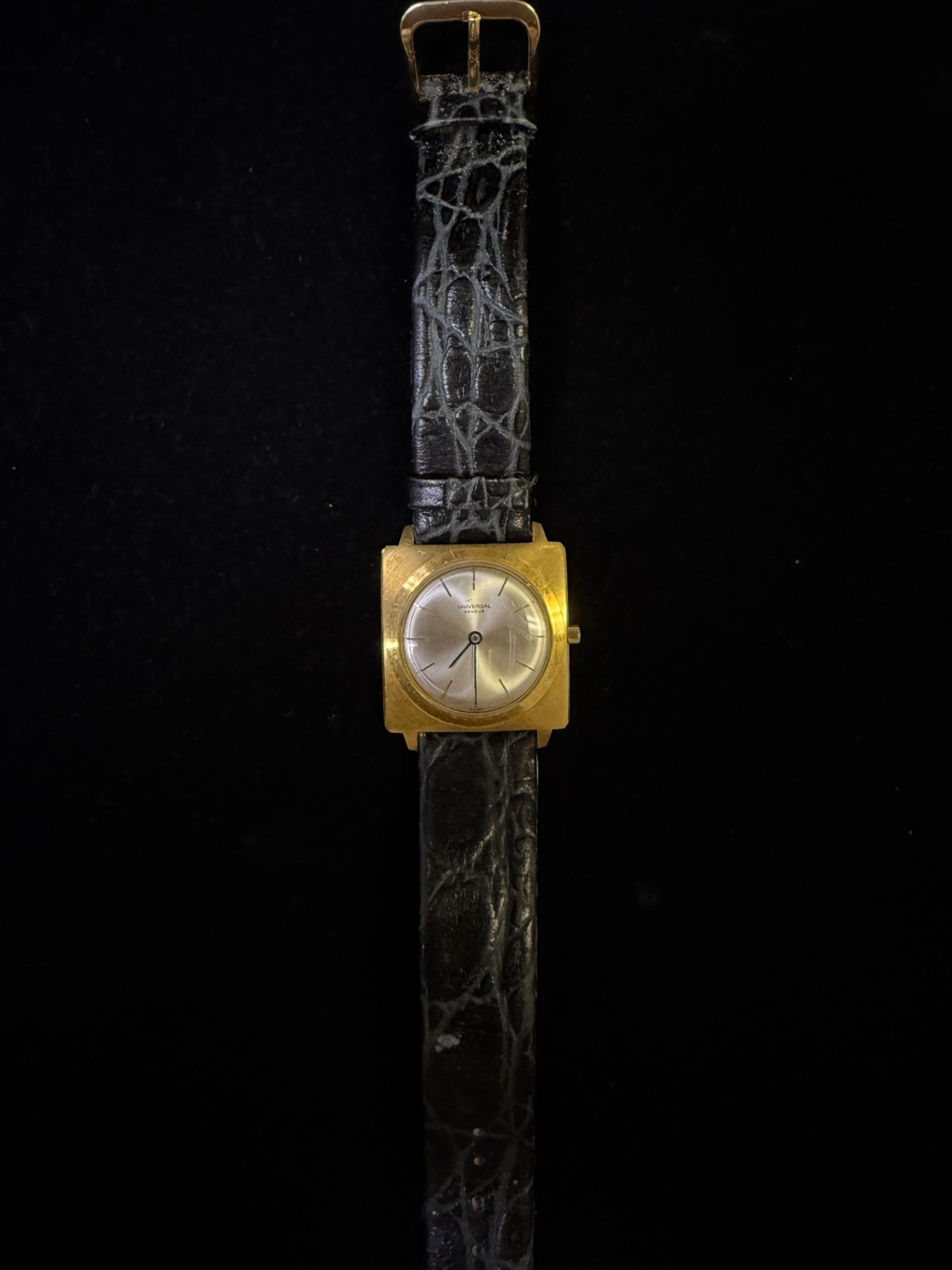 UNIVERSAL GENÈVE 18K GOLD VINTAGE WATCH – MID-CENTURY SWISS ELEGANCE
