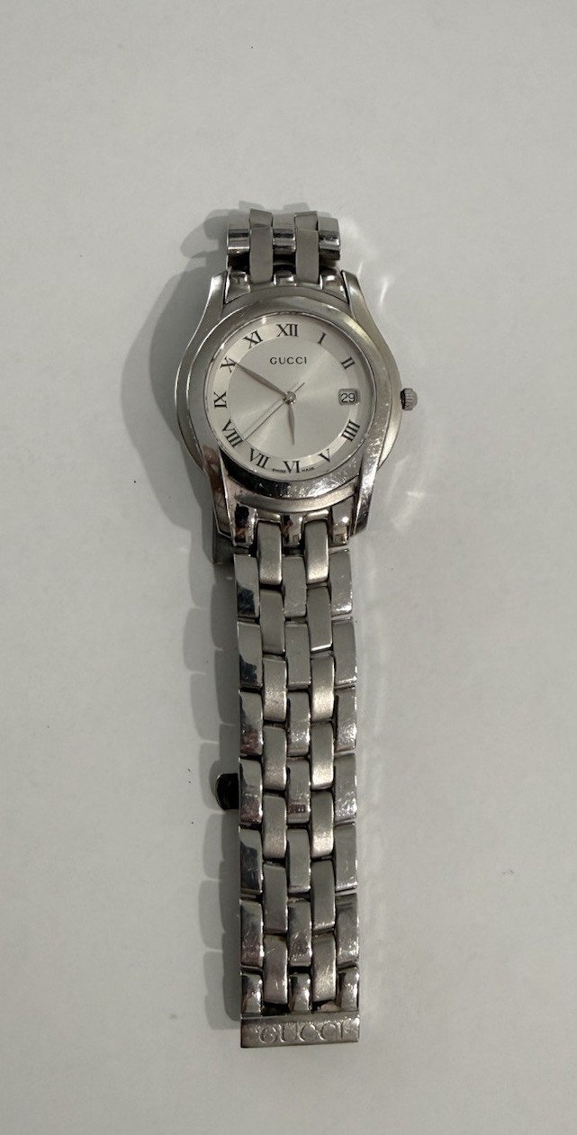 Gucci Quartz Silver Dial Roman Numerals Stainless Steel Bracelet Watch vintage 8