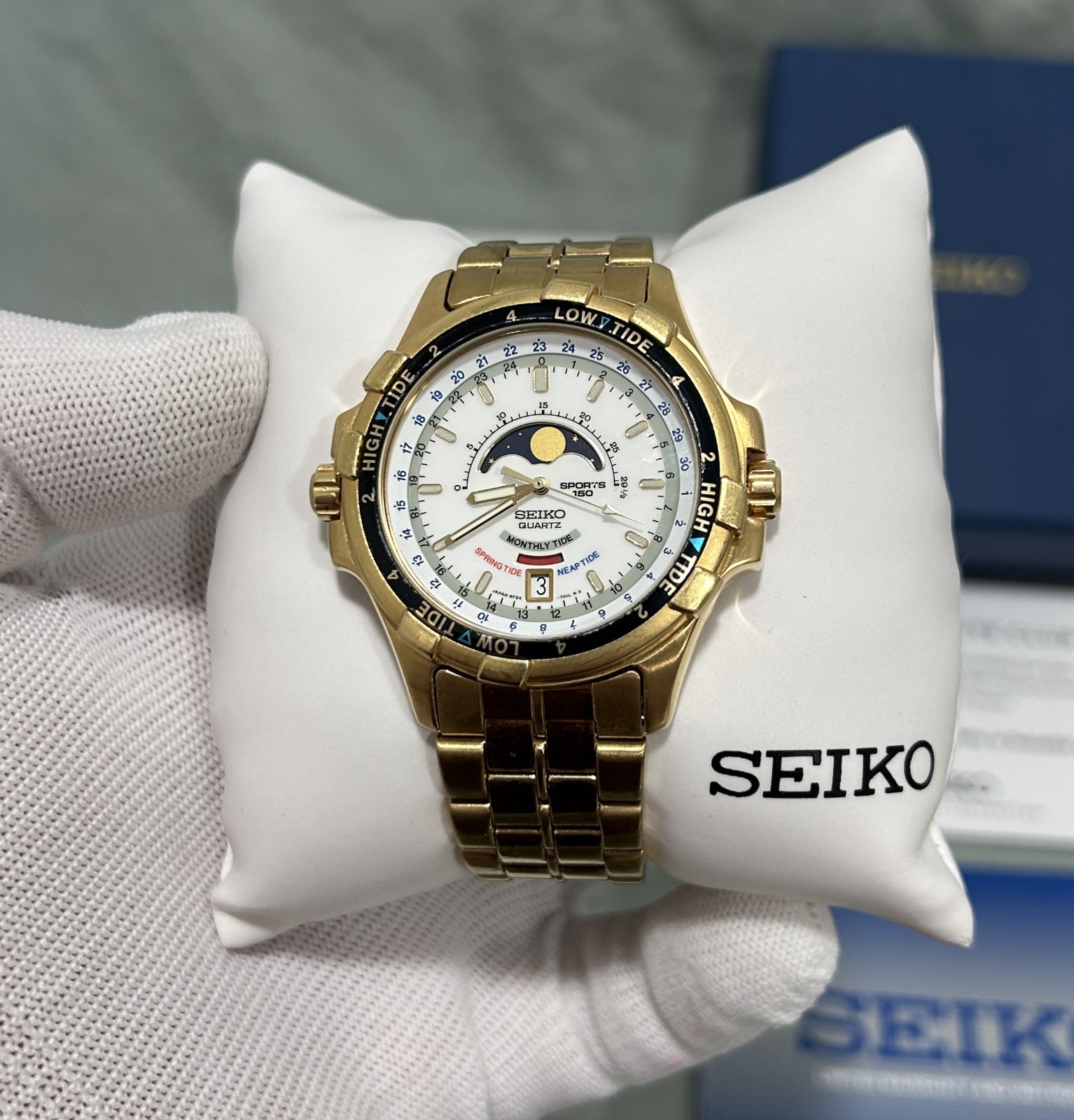 Seiko Tidemaster 6F24-7019 Sports 150 Moon Phase Tide Watch Gold Tone with Box