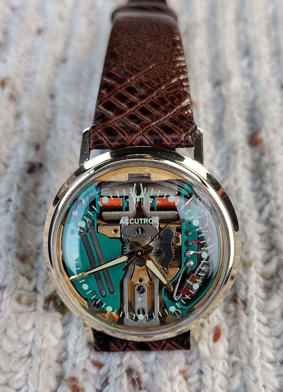 BULOVA ACCUTRON 214 34mm SPACEVIEW M6 1966 Serviced 10kt GF Classic