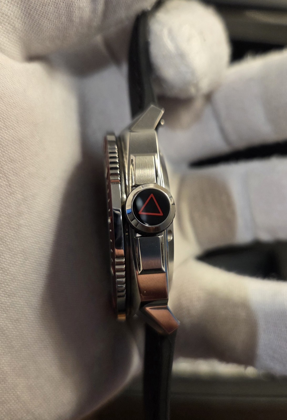 Alpina Seastrong Automatic Diver 300m black dial red bezel – excellent condition