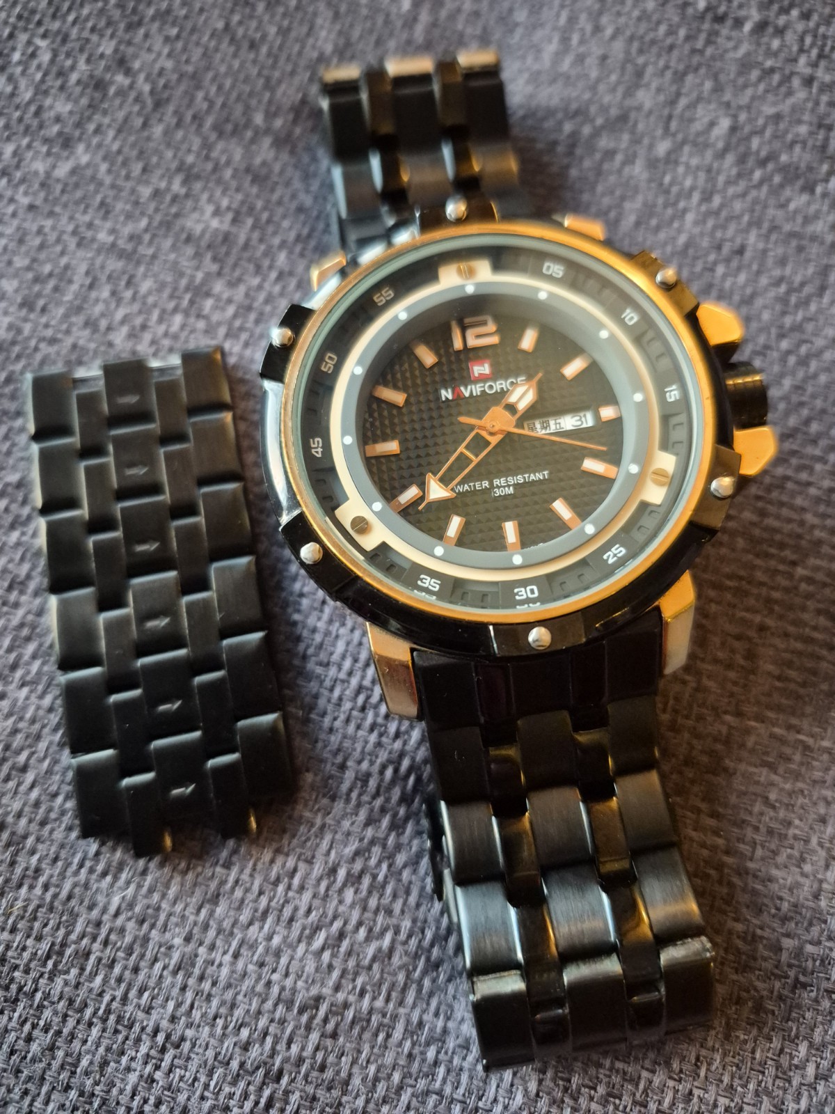 Mens NAVIFORCE monster black/ gold military watch