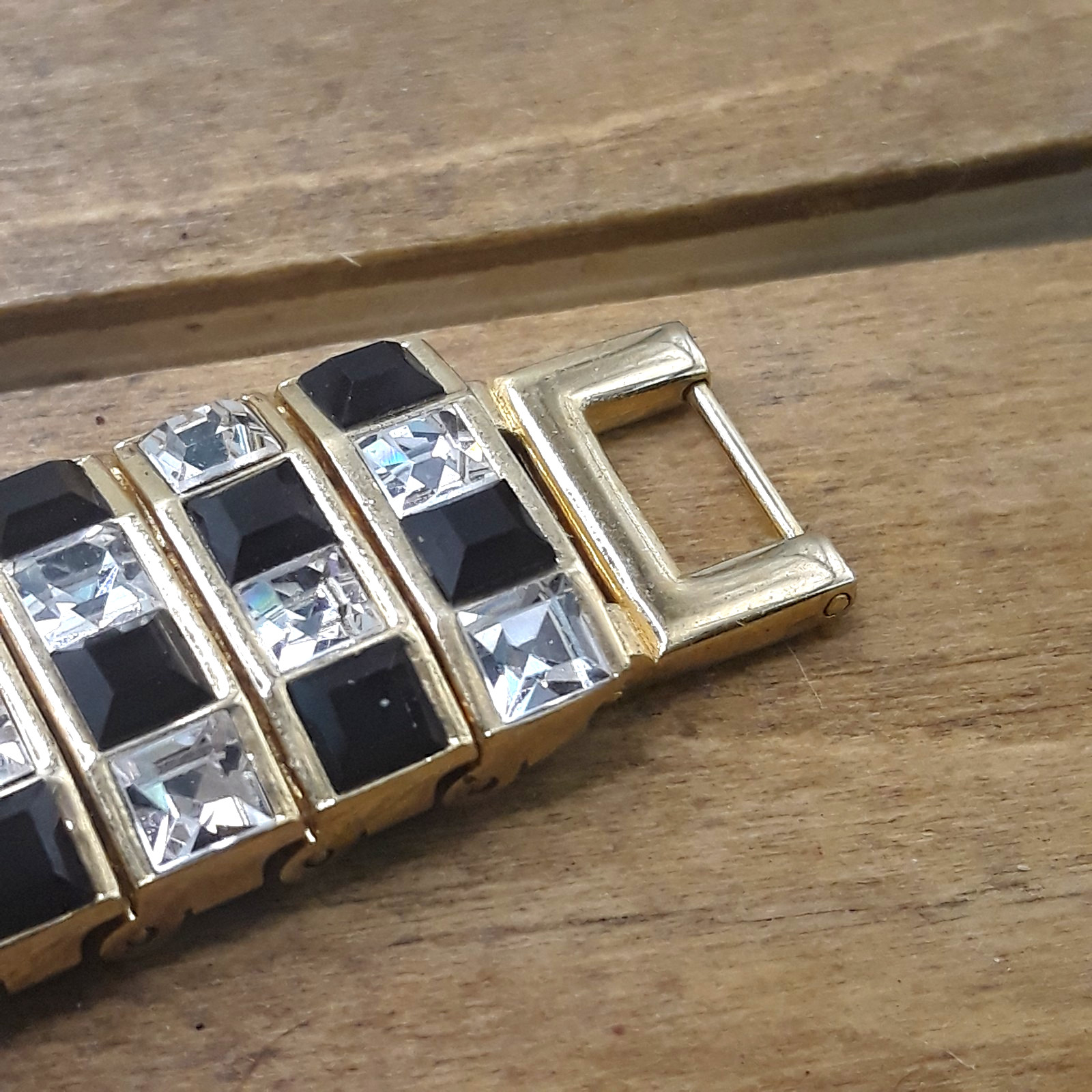 Ladies Geneva Icy Black & Clear Rhinestone Gold Tone Bracelet Watch 7″ (working)