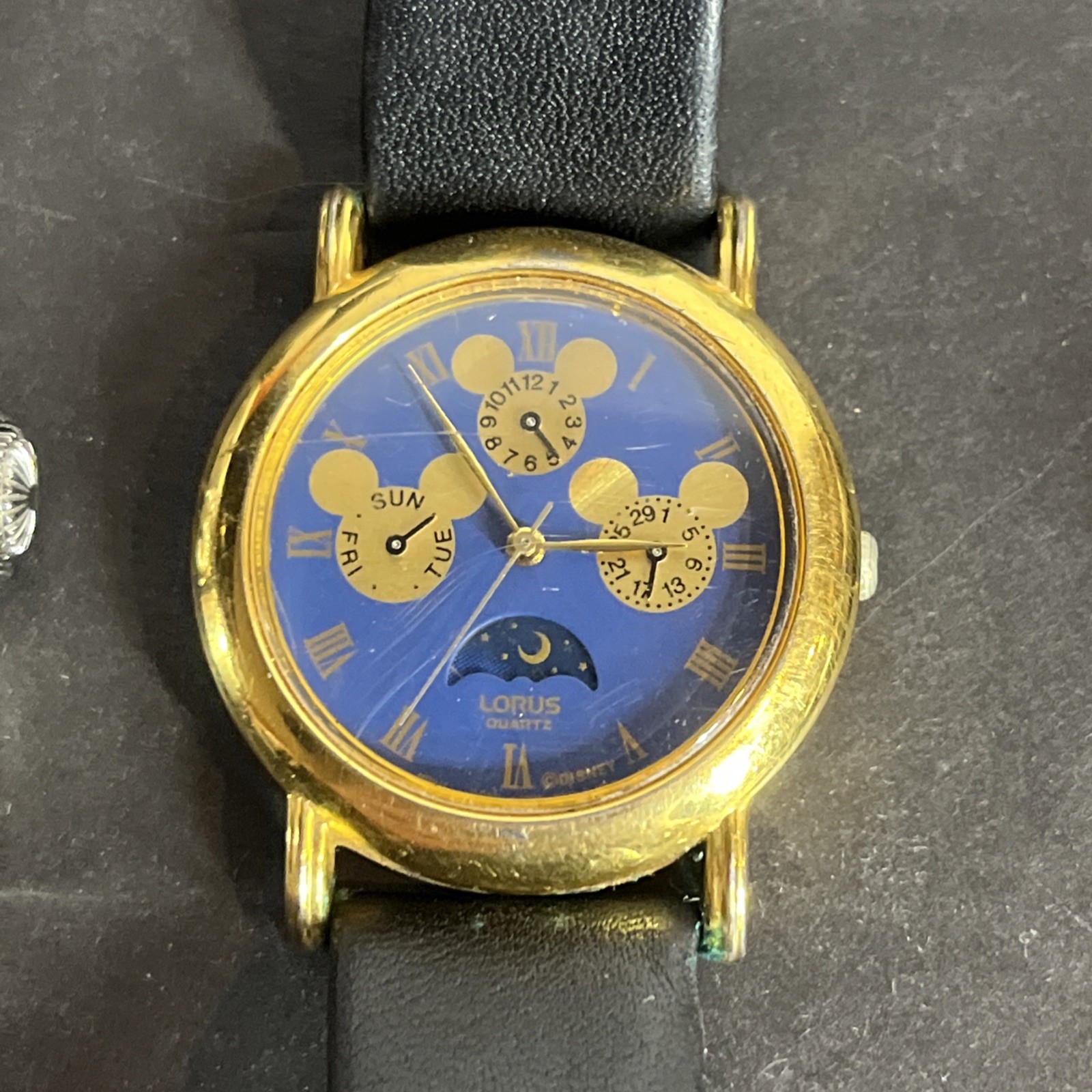 Quartz Watches Assorted Lot Lorus Mickey Moon Timex Fossil Peugeot Avalon