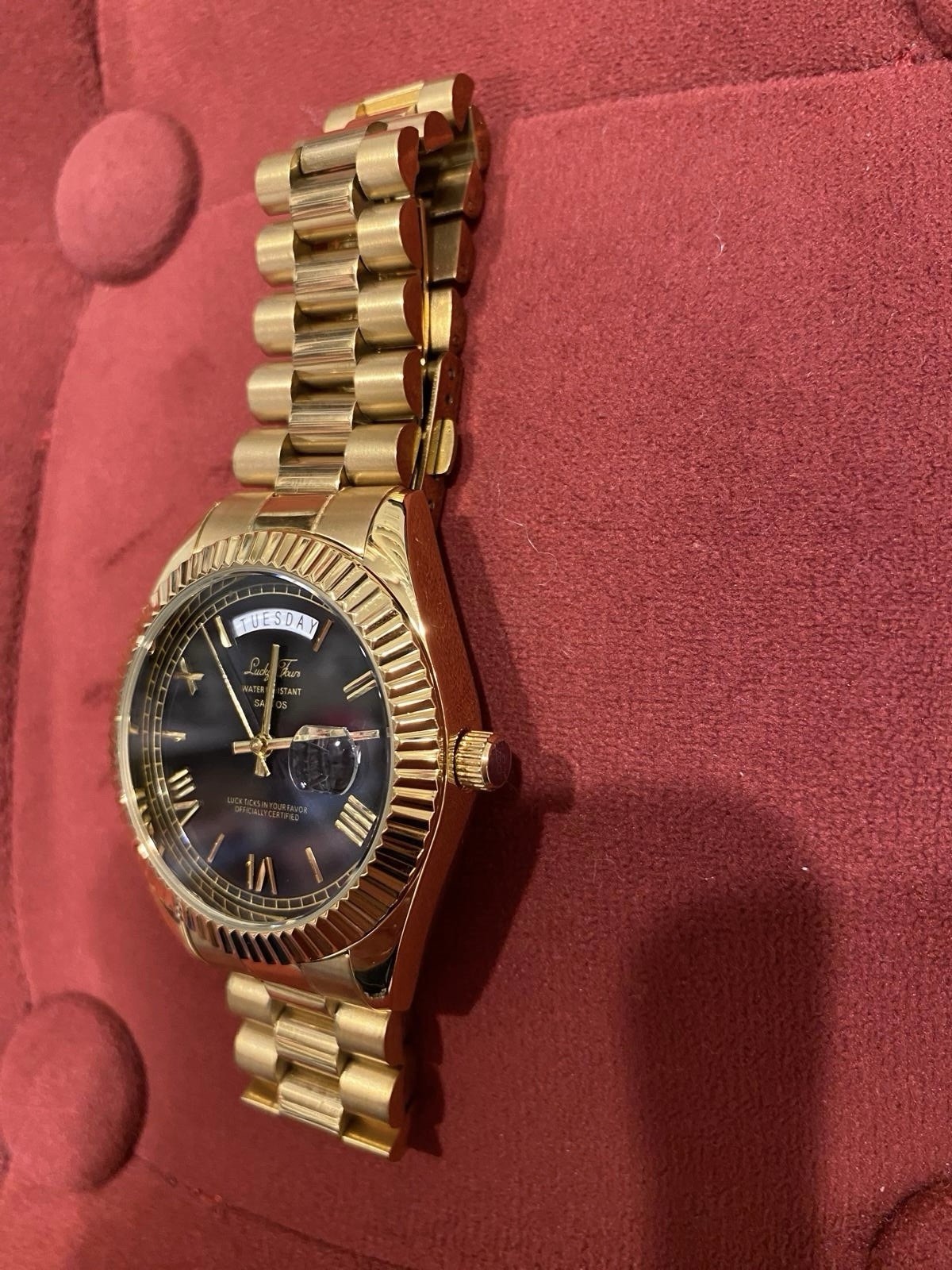 Lucky Fours Quartz Watch Gold Tone Bracelet Black Dial Day-Date Fluted Bezel