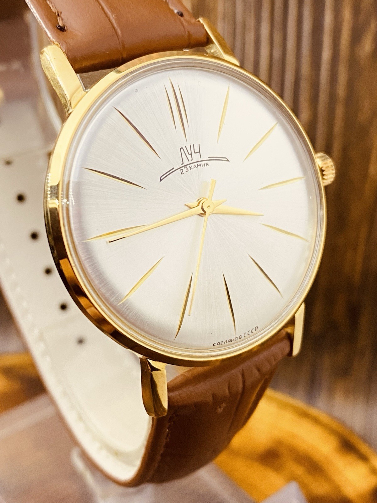 Luch de Luxe Ultra Slim Wrist Watch Soviet Men’s Vintage Mechanical Watch USSR