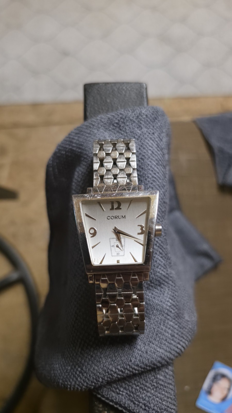 Vintage CORUM Boutique Ref. 105.404.20 Swiss Quartz Watch SS Original Owner