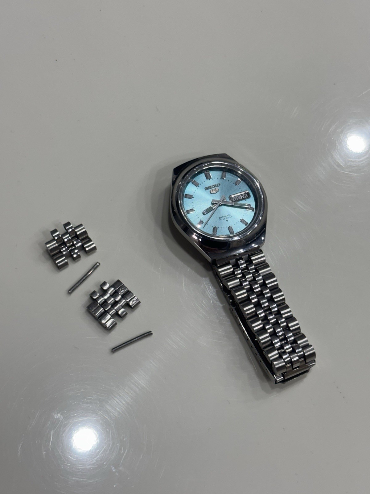 Seiko 5 Watch, Tiffany Blue Dial, Jubilee Bracelet, Smooth Bezel,6309 Movement.