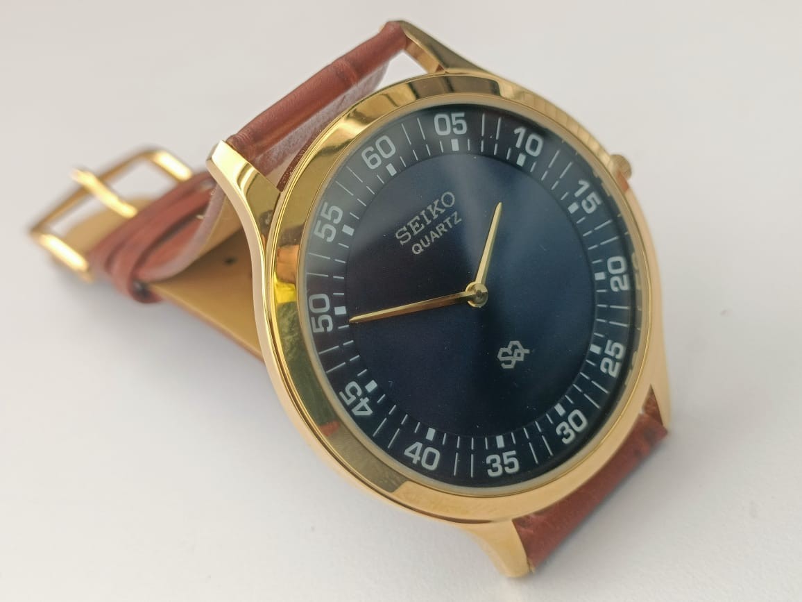 Vintage Seiko Quartz Japan Made Blue Dial Men’s Wrist Watch Looking Good