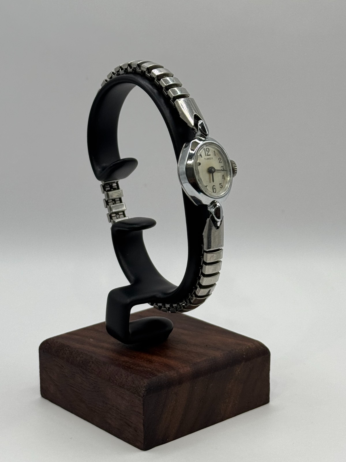 VINTAGE Timex Manual Wind Women’s 17 mm Silver Tone Cocktail Band Watch Serviced