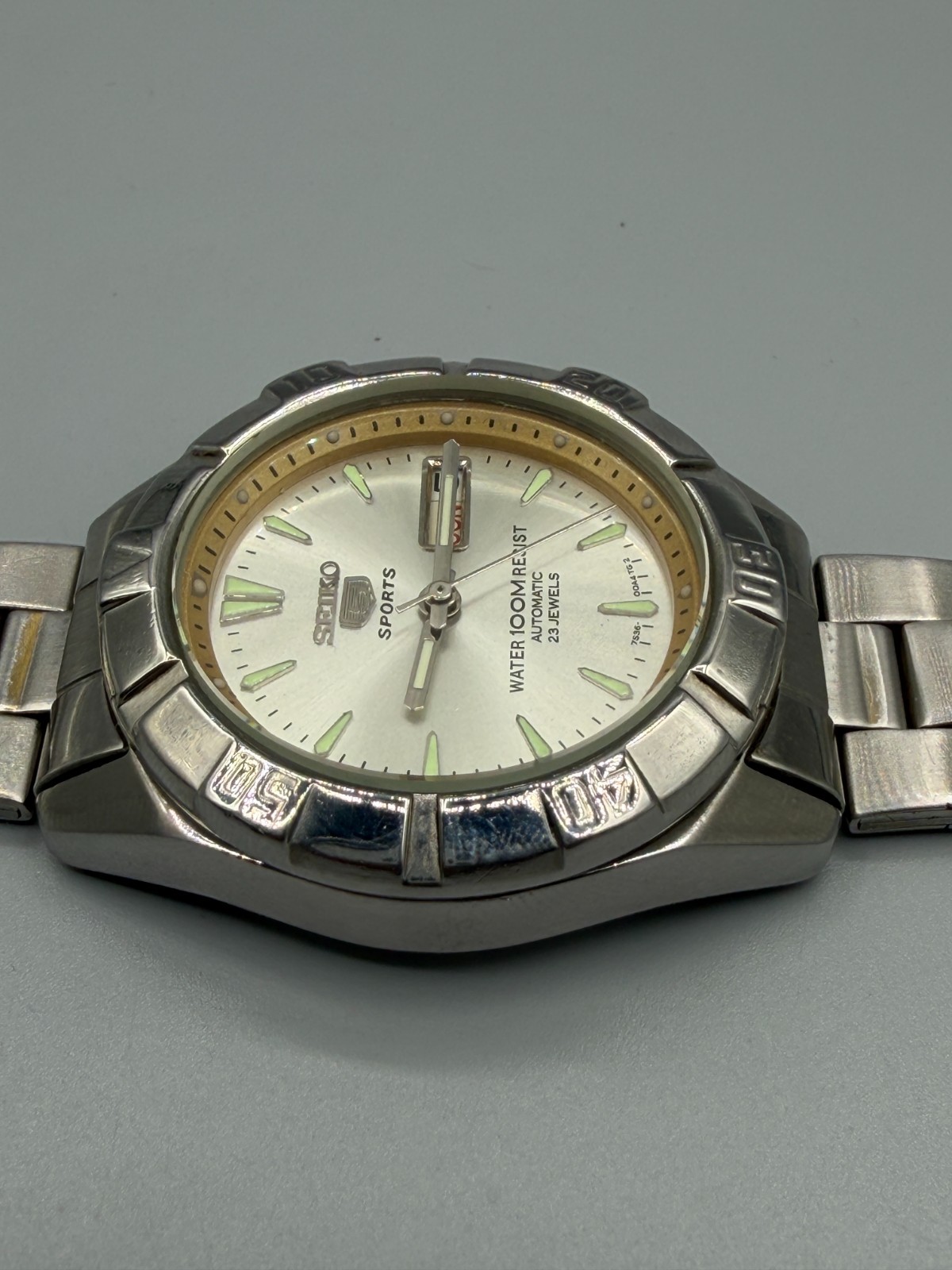 Vintage Seiko 5 Sports Automatic 7s36 Men’s Watch 42 mm Day Date Japan Made