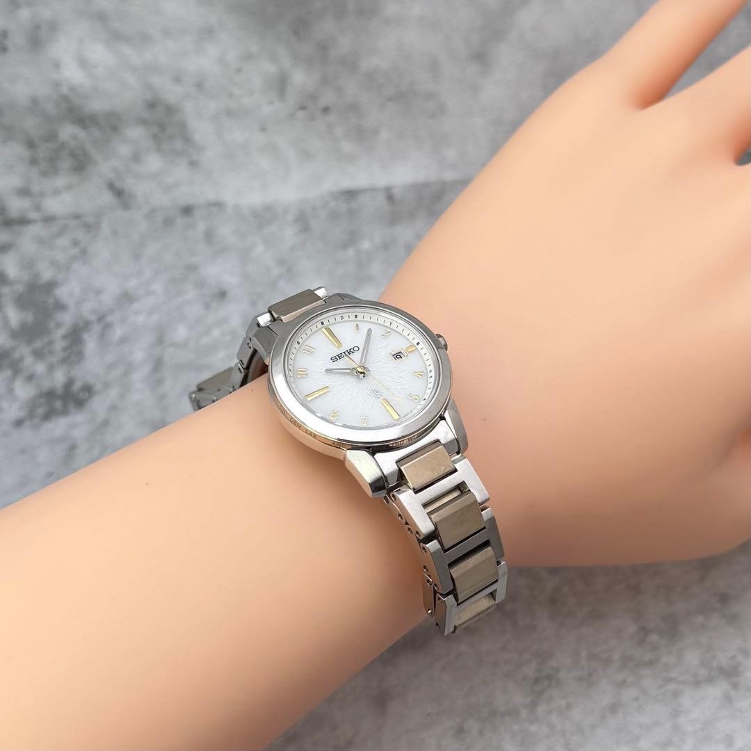 Seiko LUKIA I Collection Solar Dress Watch 27.9mm Wrist 14cm White Dial