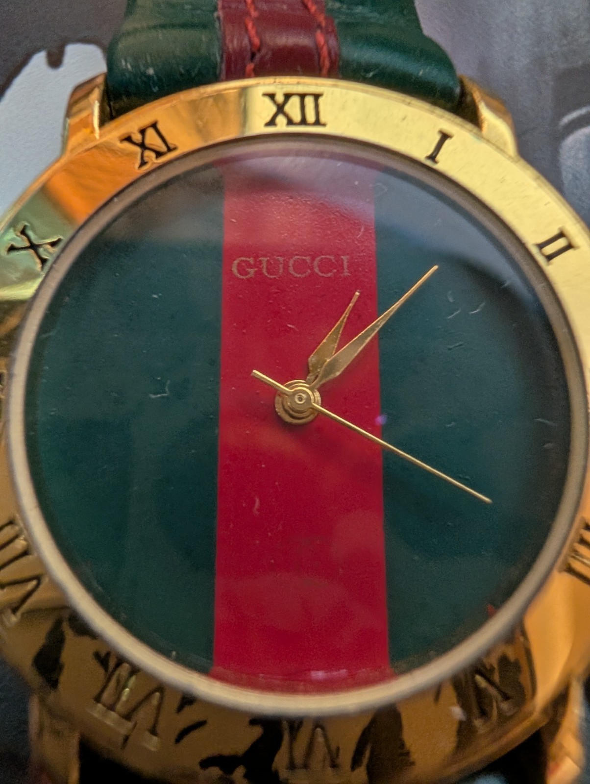 Gucci 3000L Women’s Quartz Analog Gold-Tone Logo Green/Red Dial Leather 26mm
