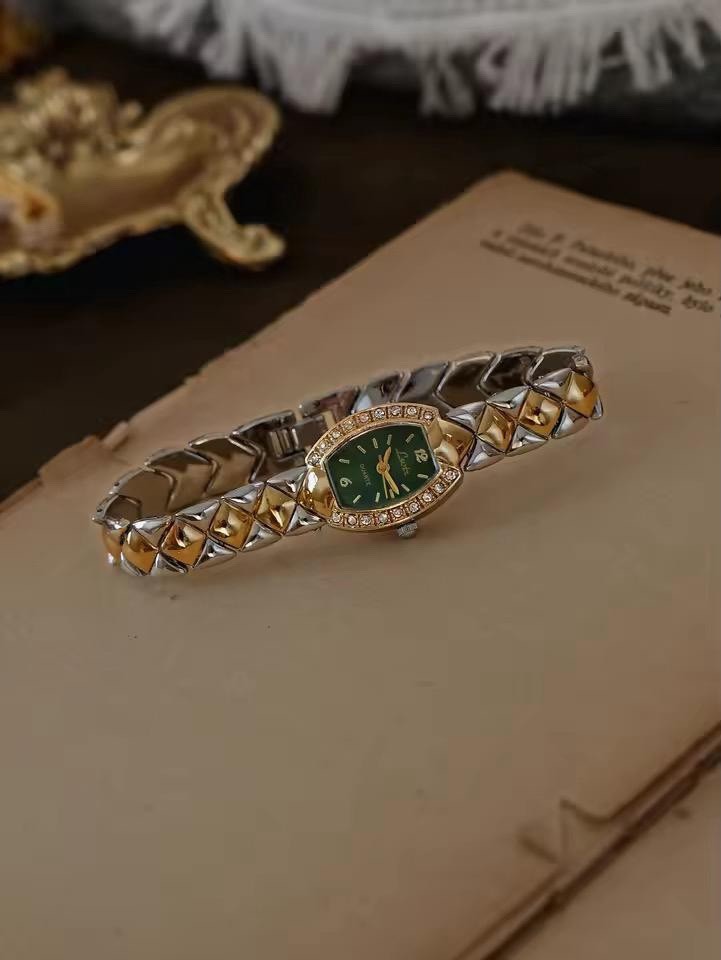 Women’s Dainty Watch Vintage Style Stainless Steel Barrel Case With Green Dial