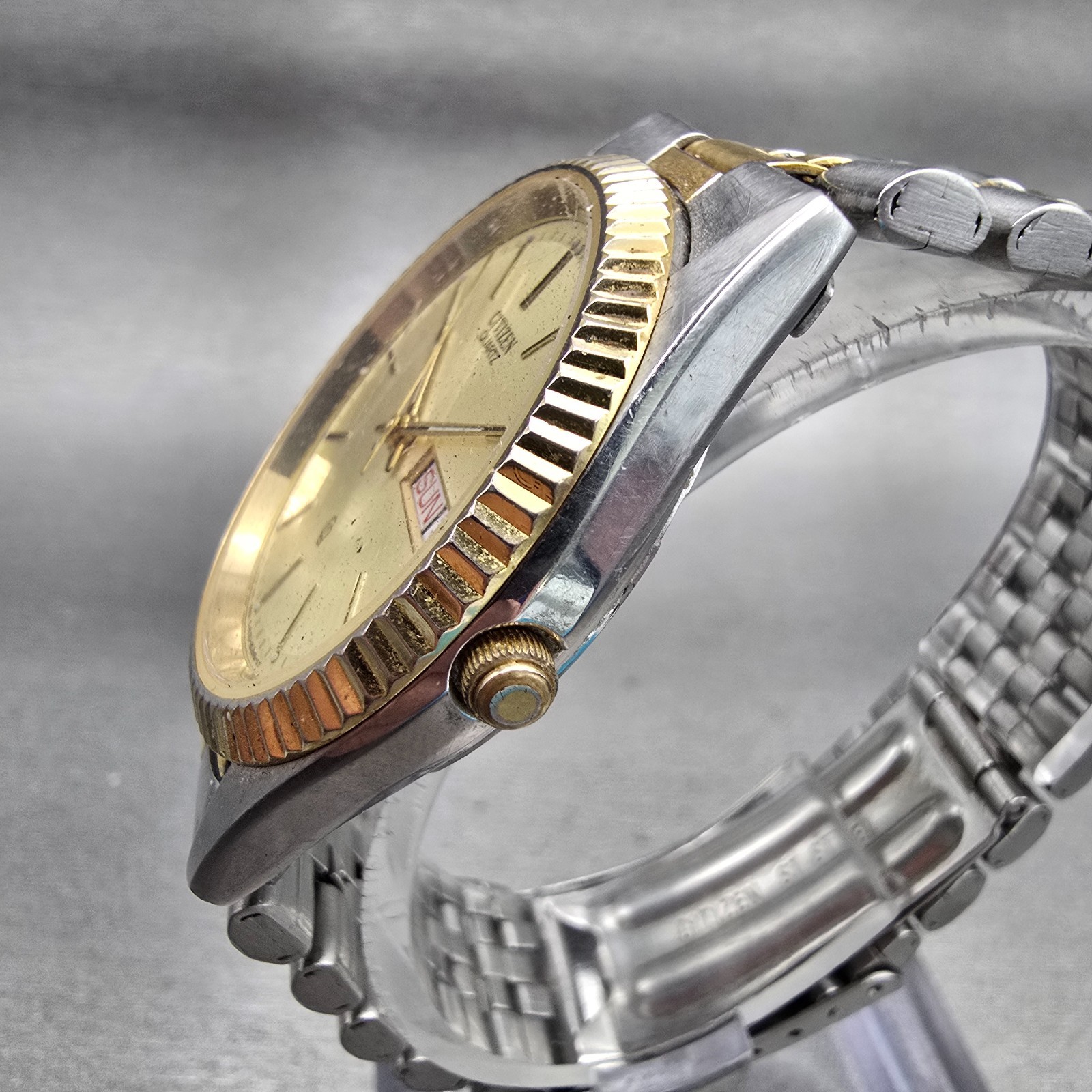 Citizen CQ Watch Men 34mm Champagne Dial Two Tone Daydate 6100-R00405 New Batt