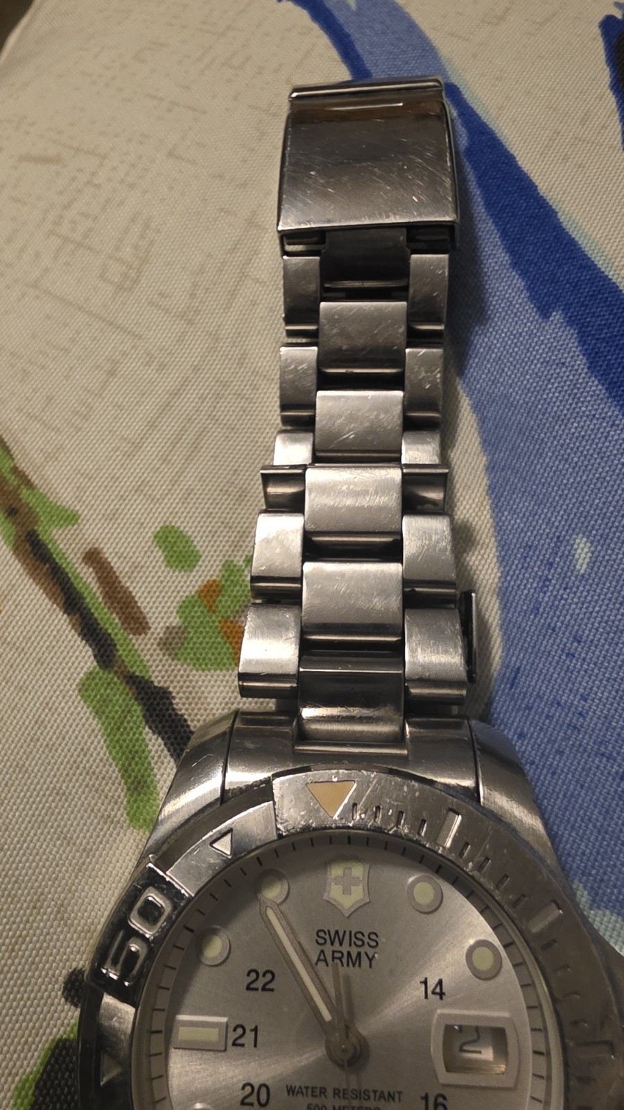 Victorinox Swiss Army Diver 500m Quartz Stainless Bracelet Silver Dial Date