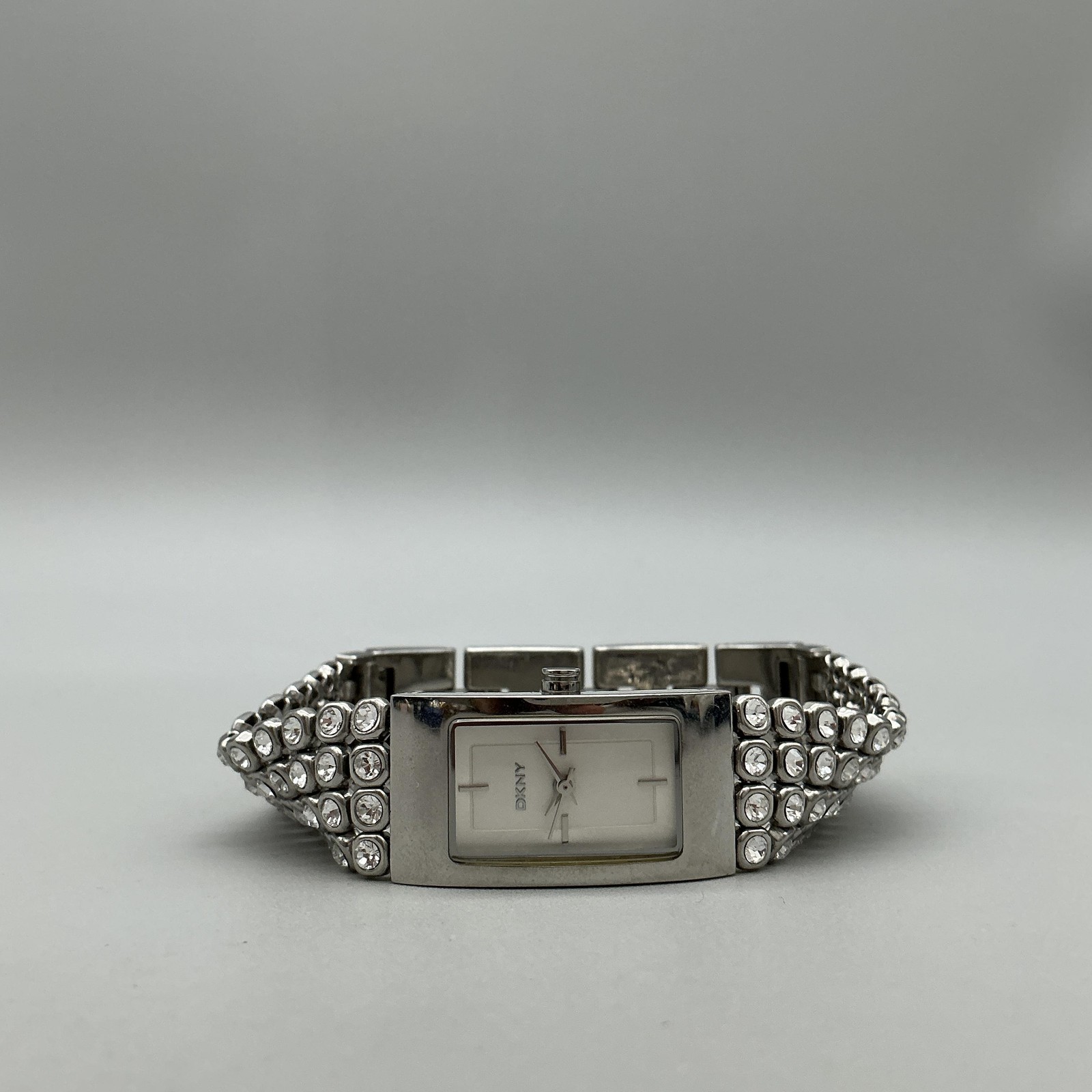 DKNY Womens Watch 16mm White Dial Crystals Silver Tone NY-2008 New Battery 7.5″