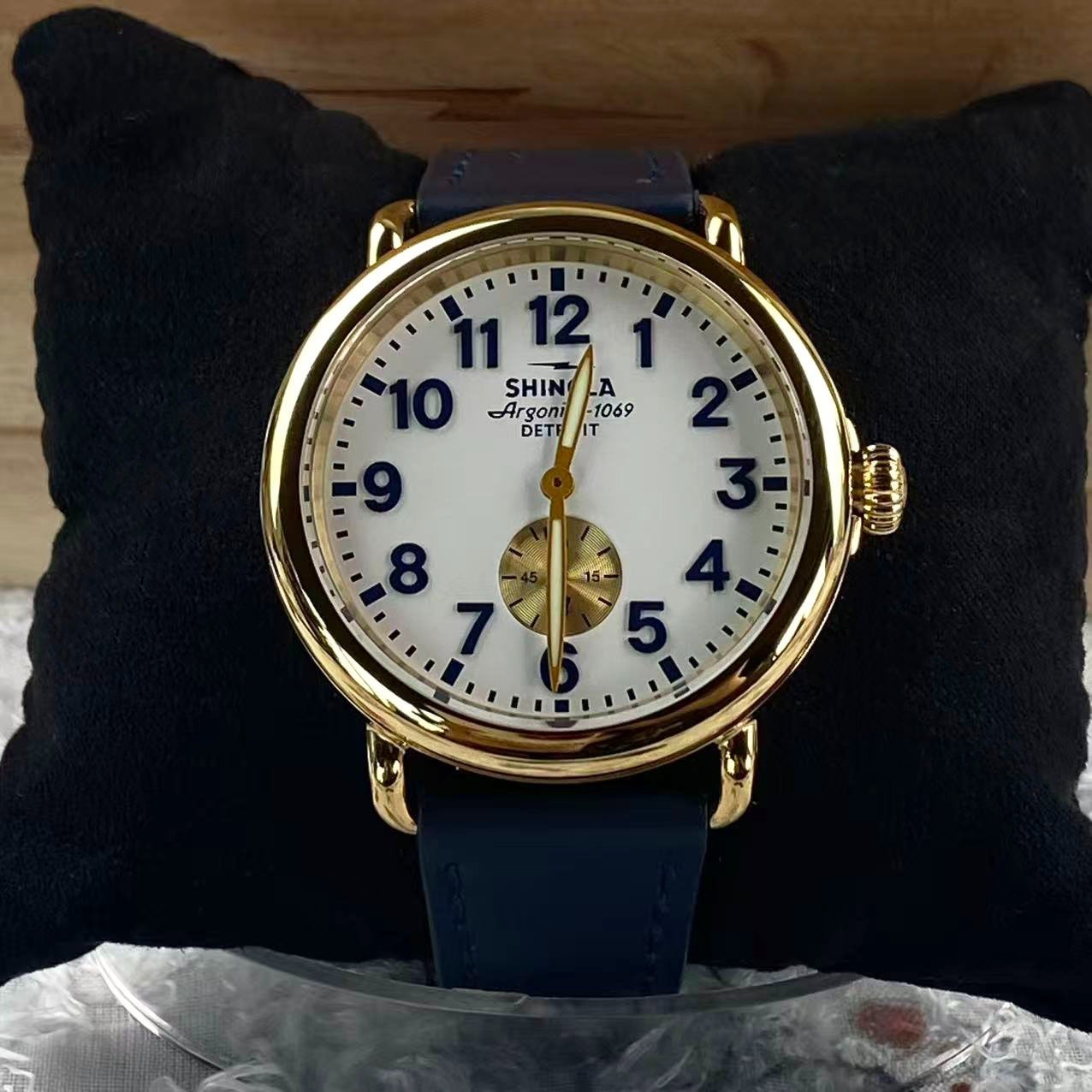 New Shinola The Runwell 41mm White Dial Navy Leather Strap Men’s Quartz Watch