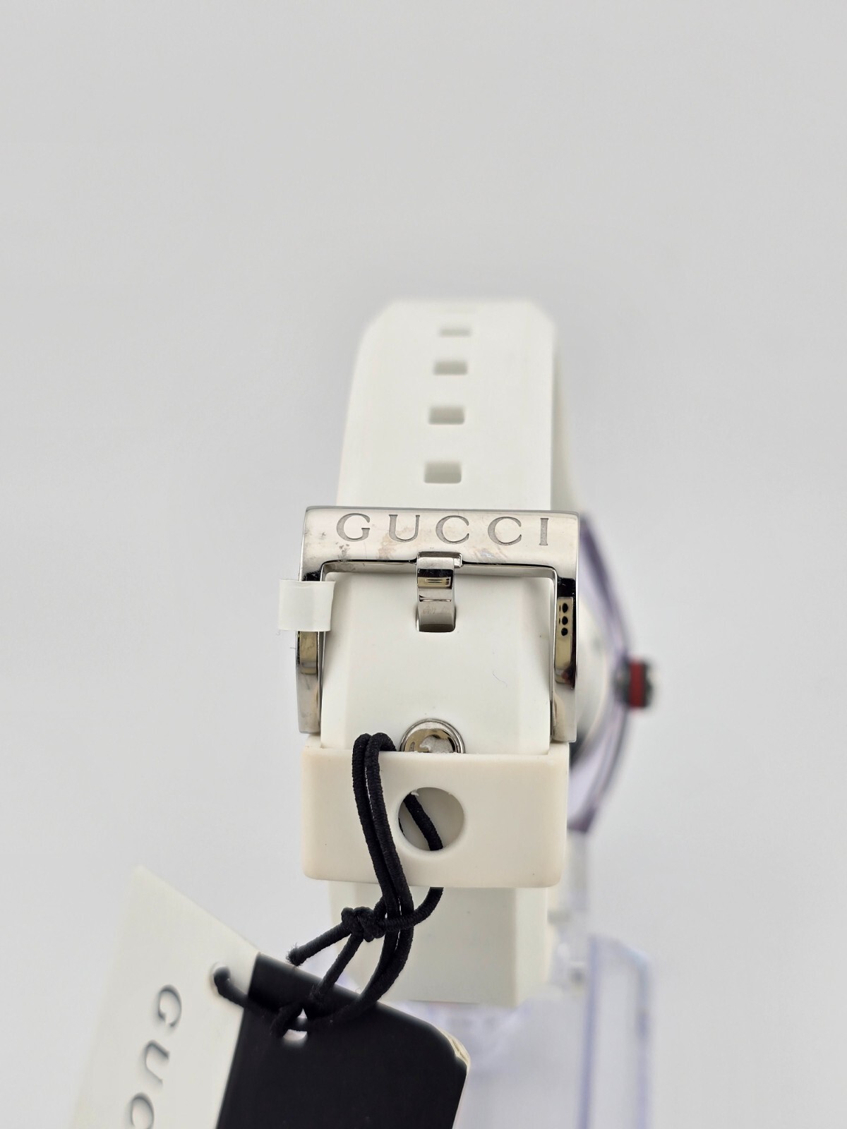 Gucci Women’s Sync L White Rubber Strap Quartz Watch – YA137302 ($670 MSRP)