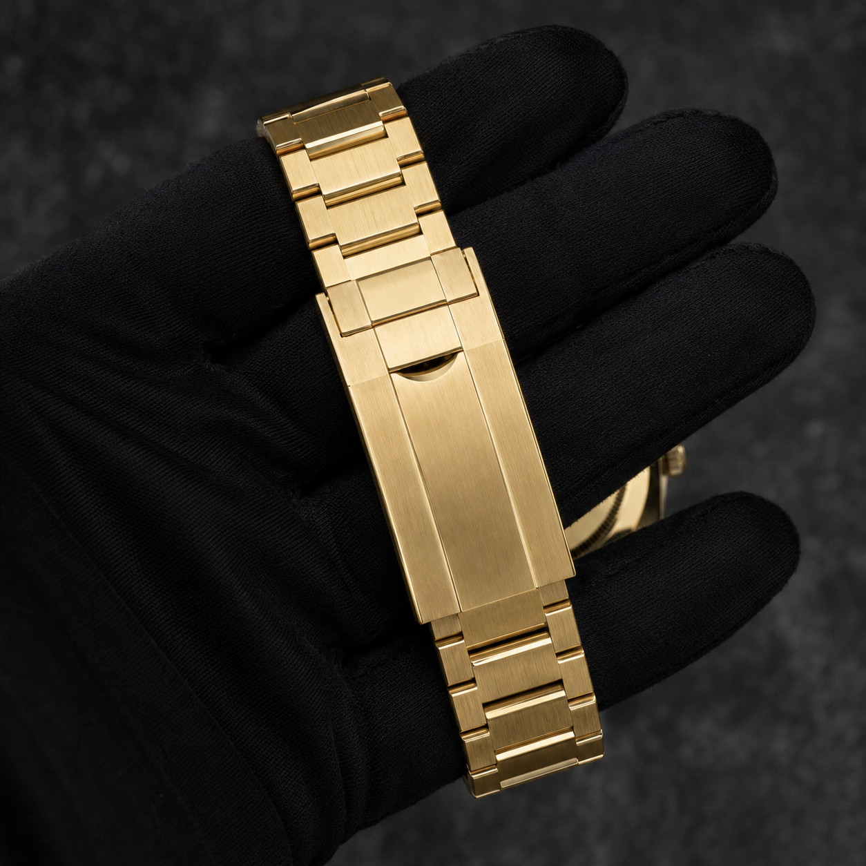 Custom Élan Noir Série I Gold/Maroon 39mm Auto NH35 Sapphire Steel Watch