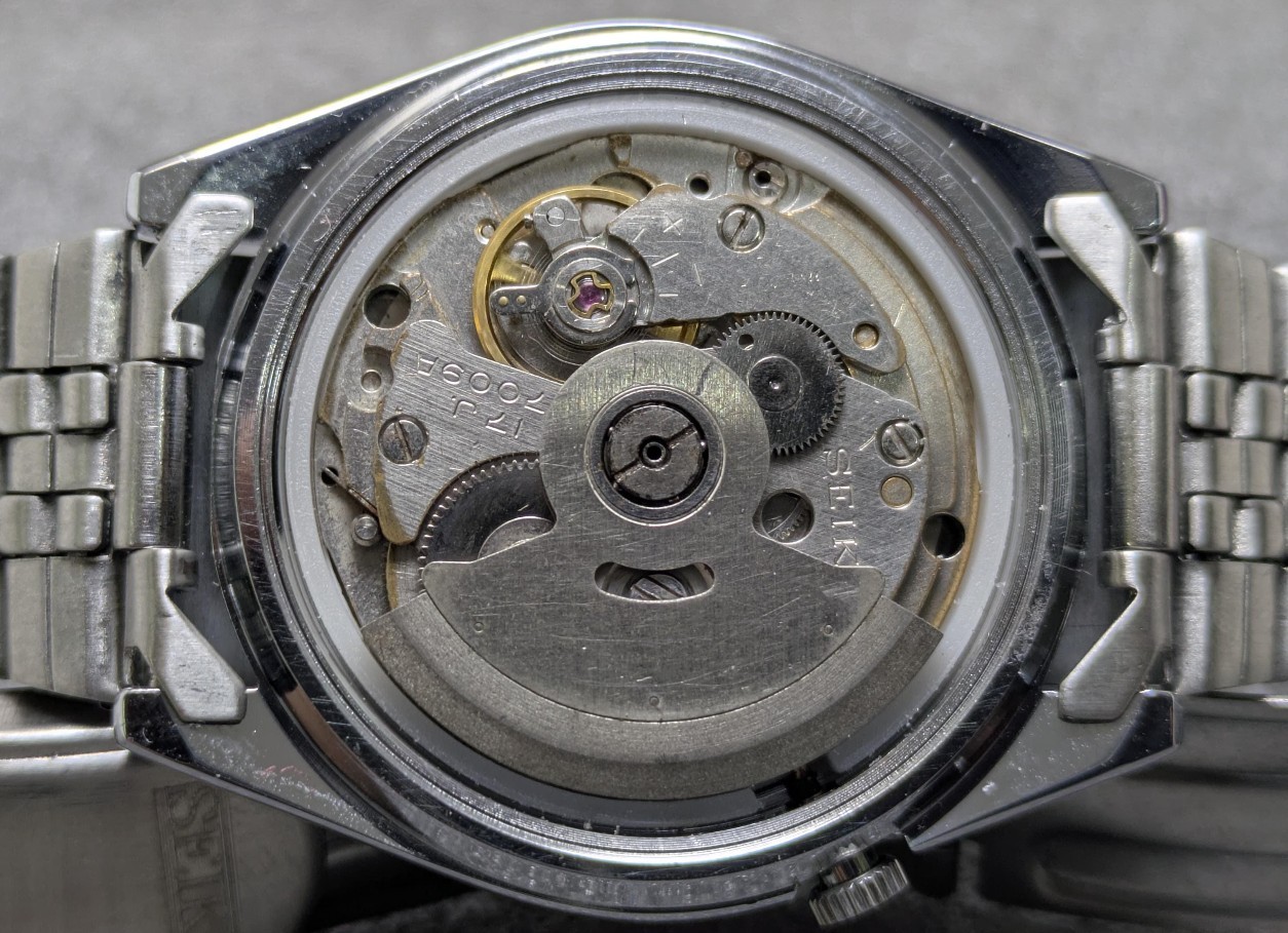 Vintage Seiko 5 automatic Day Date Movement No.7009A Japan made men’s watch.