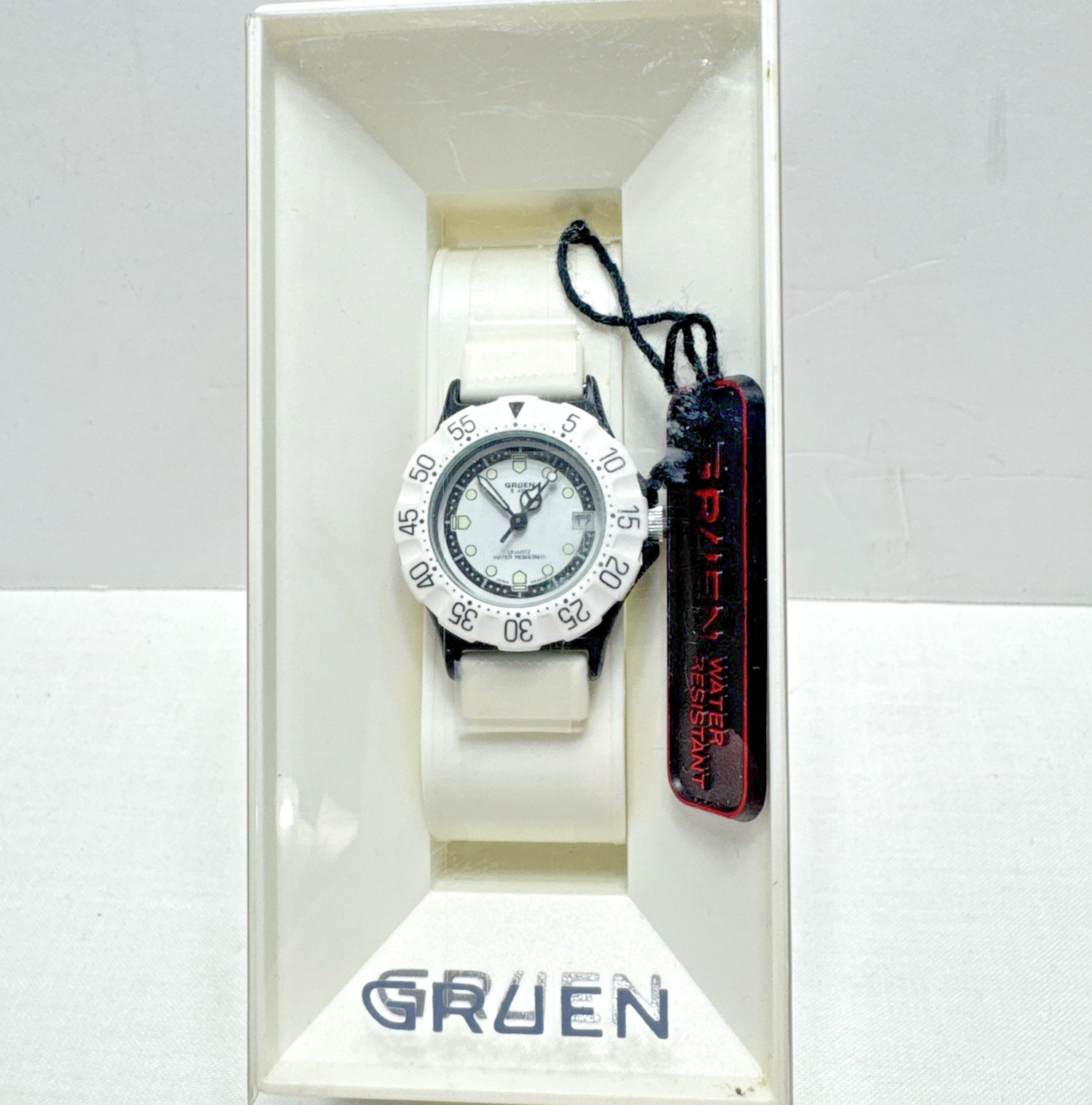 VTG 1980s GRUEN White Ladies Divers Style Watch Japan Quartz 28mm NEW OLD STOCK