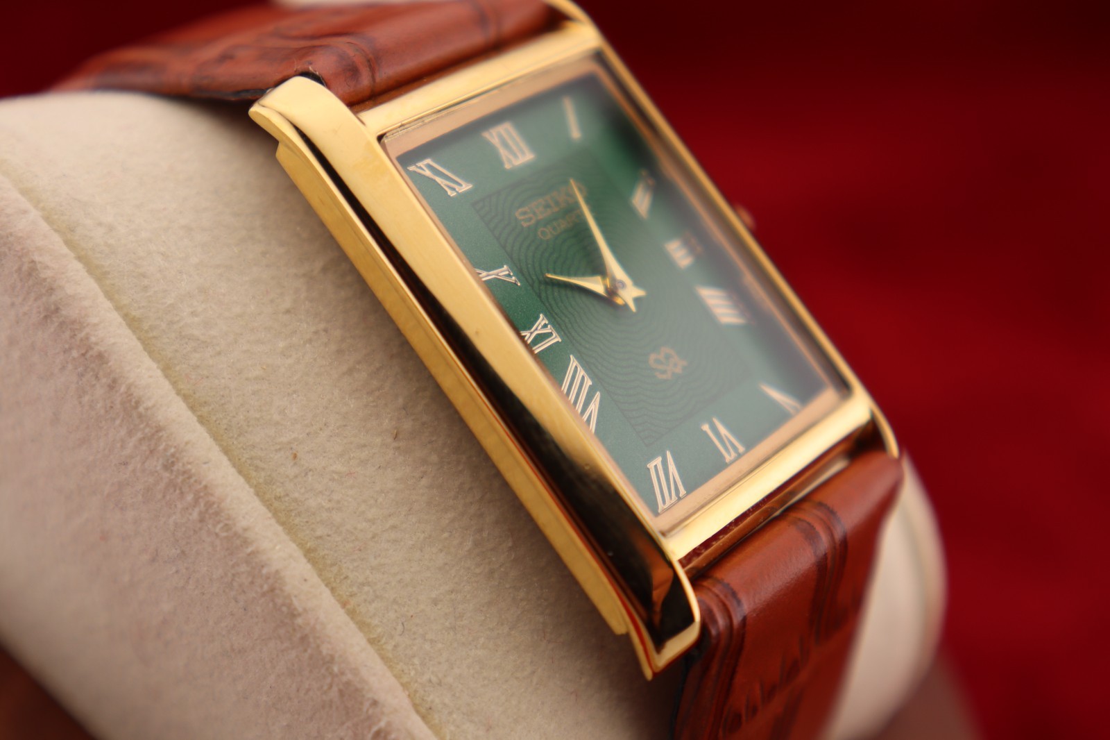 ⌚✨ Vintage Seiko Slim Quartz Gentlemen’s Green Dial ,Light Brown Dress Watch