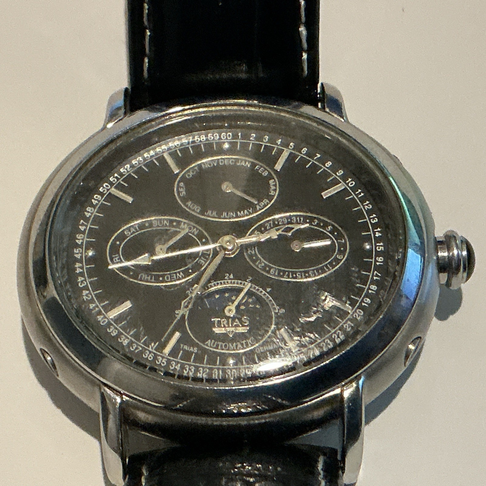 TRIAS GERMANY AUTOMATIC OVAL GLASS WATCH 35 JEWEL