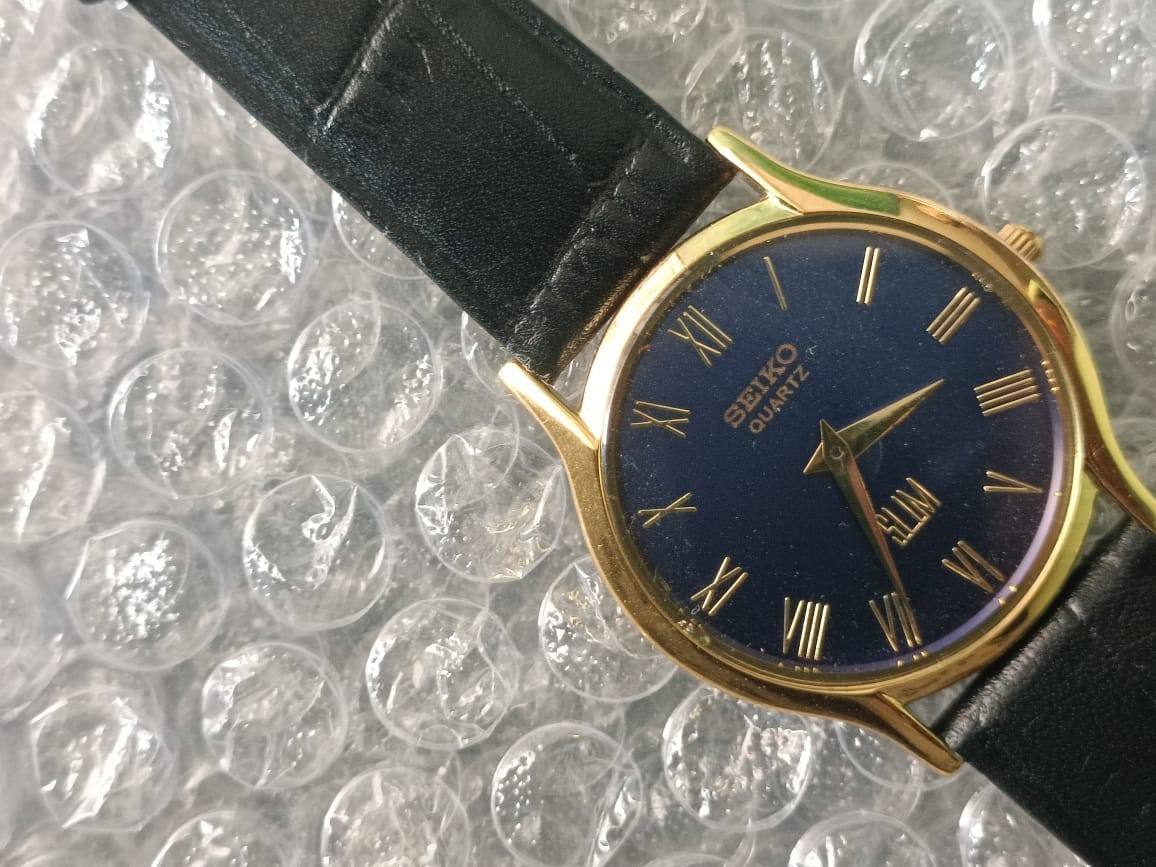 Vintage Seiko Quartz Japan Made Blue Dial Men’s Wrist Watch Looking Good