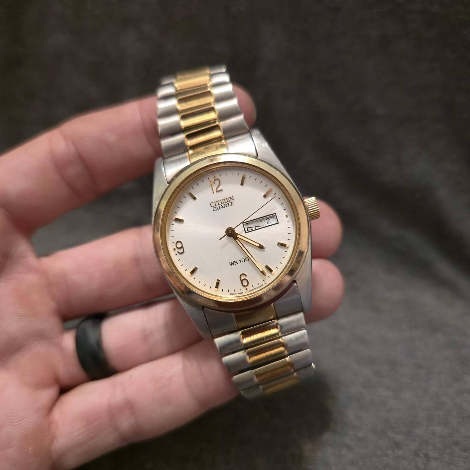 Vintage Citizen Quartz WR100 Men’s Wristwatch Original Bracelet New Battery Runs