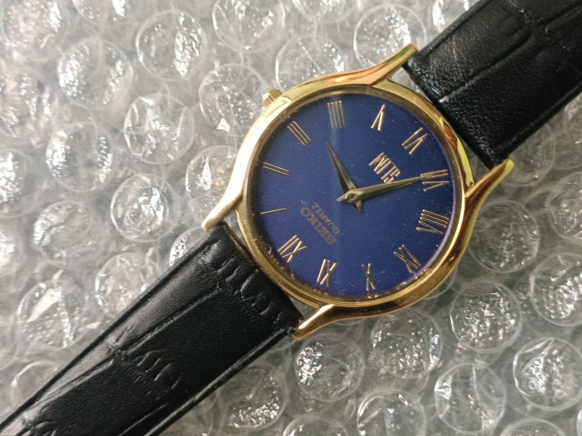 Vintage Seiko Quartz Japan Made Blue Dial Men’s Wrist Watch Looking Good