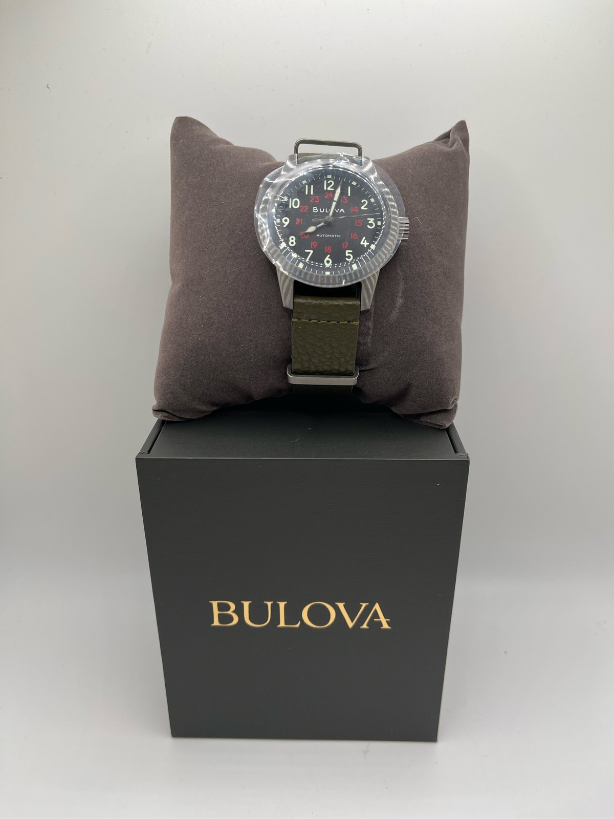 Bulova Classic Mens Green Leather Strap Watch 98a255